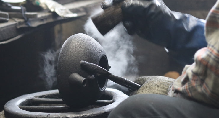 【伝統工芸の旅】南部鉄器の製造現場へ!鉄瓶の作り方をたずねて(岩手県)