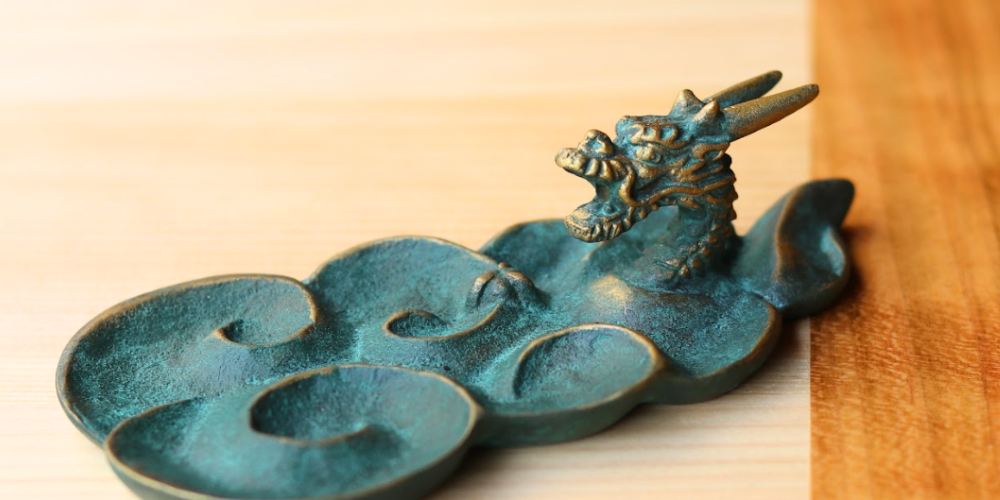 ドラゴン持ち手付き金属花器