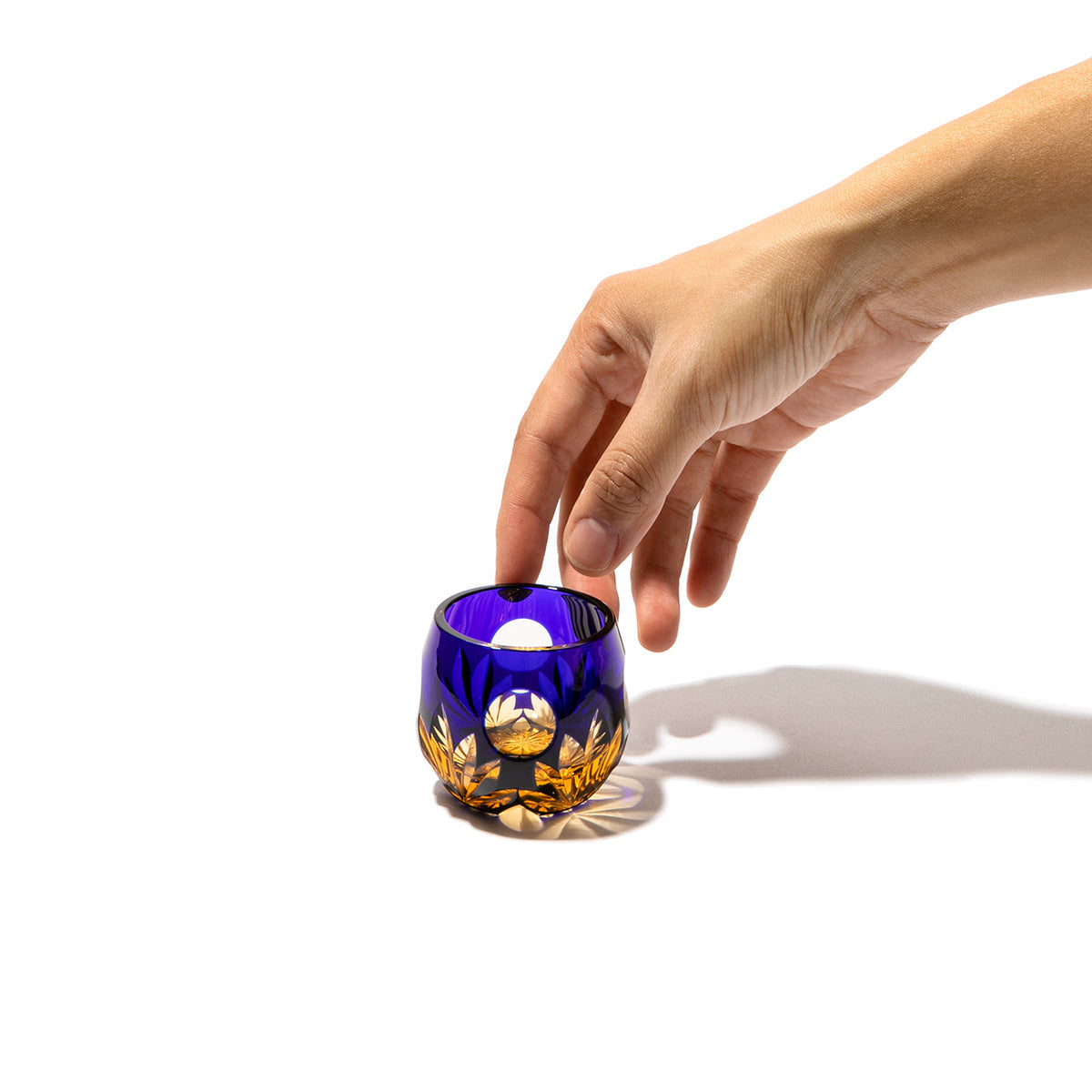 江戸切子 樽型ぐい呑み|朧月|赤|山田硝子