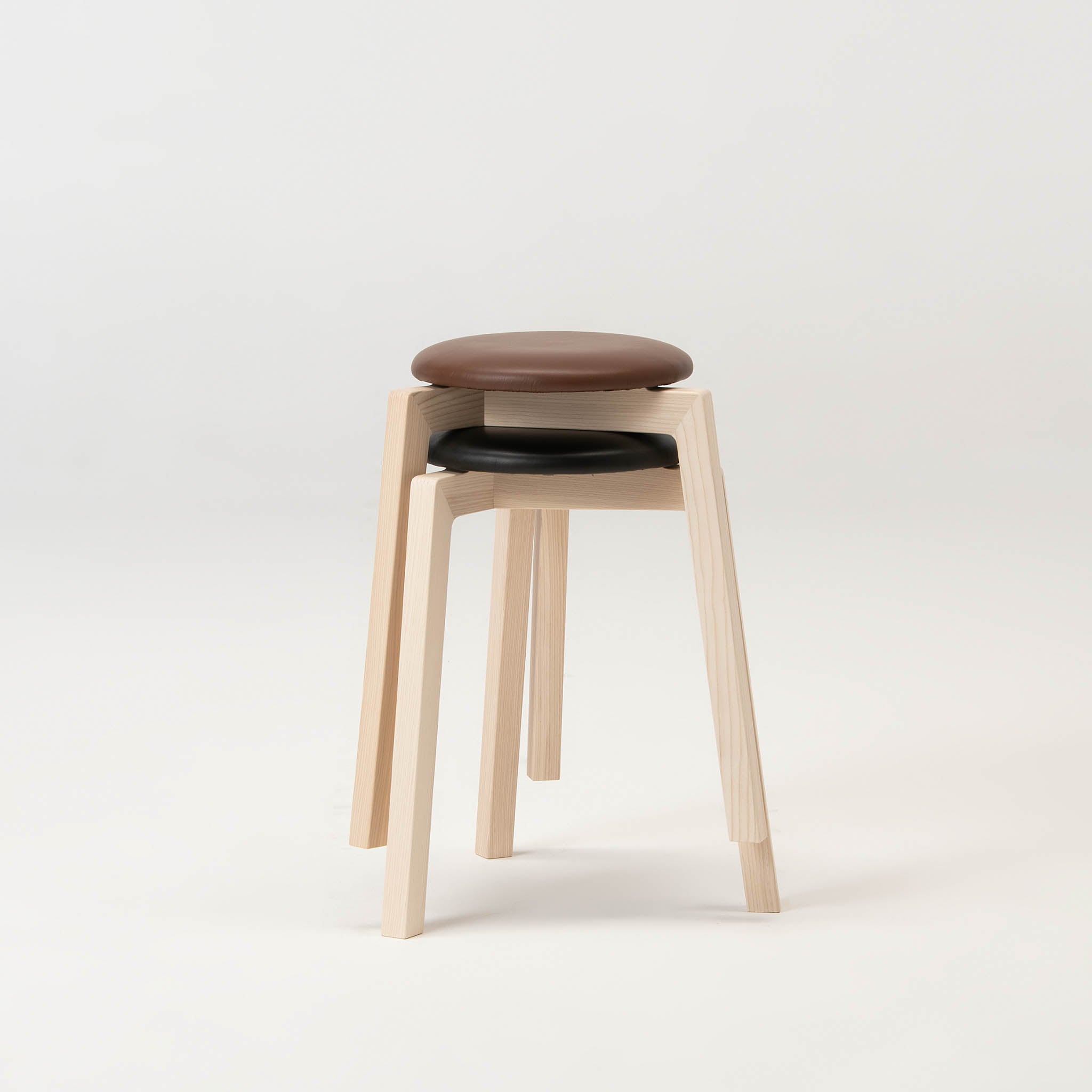 旭川家具 スツール | Stacking Stool 02 センの木 | 革座 ダークブラウン | 大雪木工