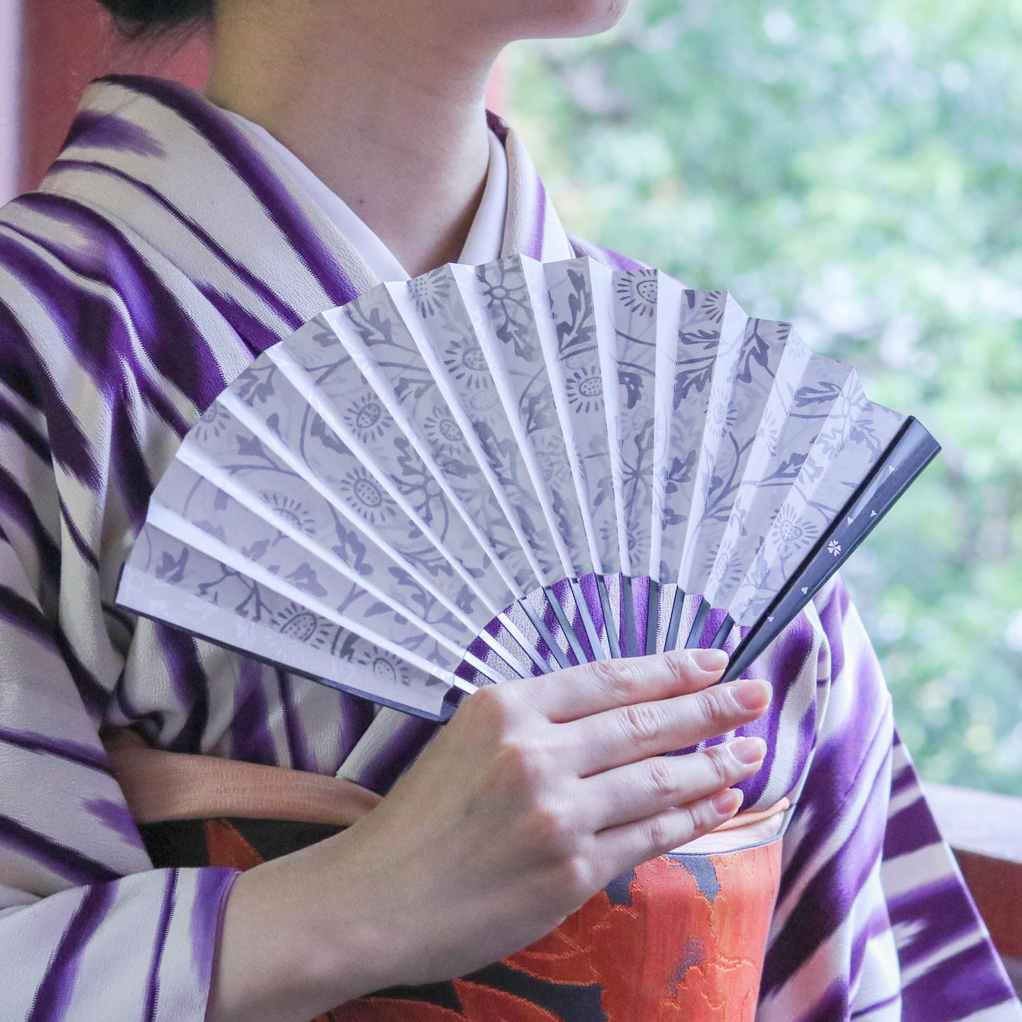 江戸扇子 | 菊唐草 銀  | 女持 黒塗P | 雲錦堂 深津扇子店