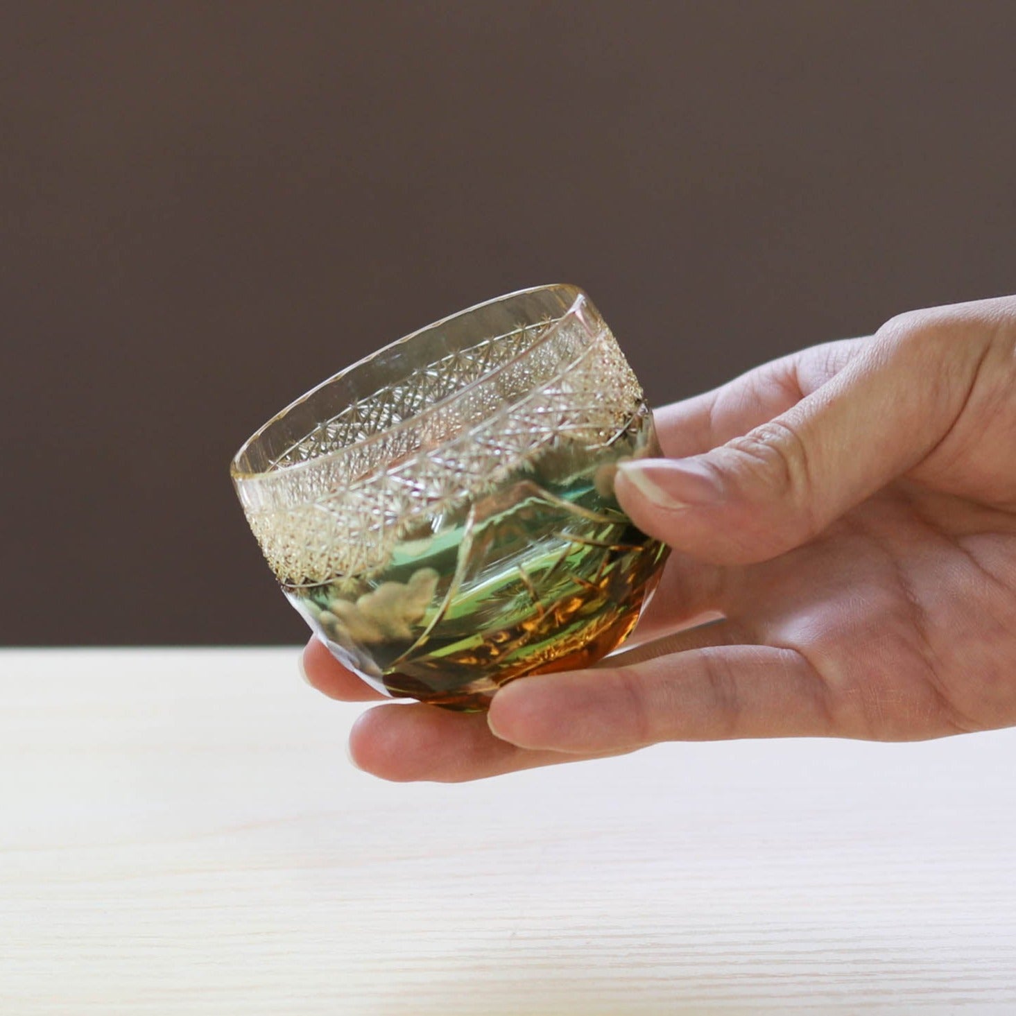 江戸切子 ぐい呑み|山下白雨|琥珀 グリーン|山田硝子