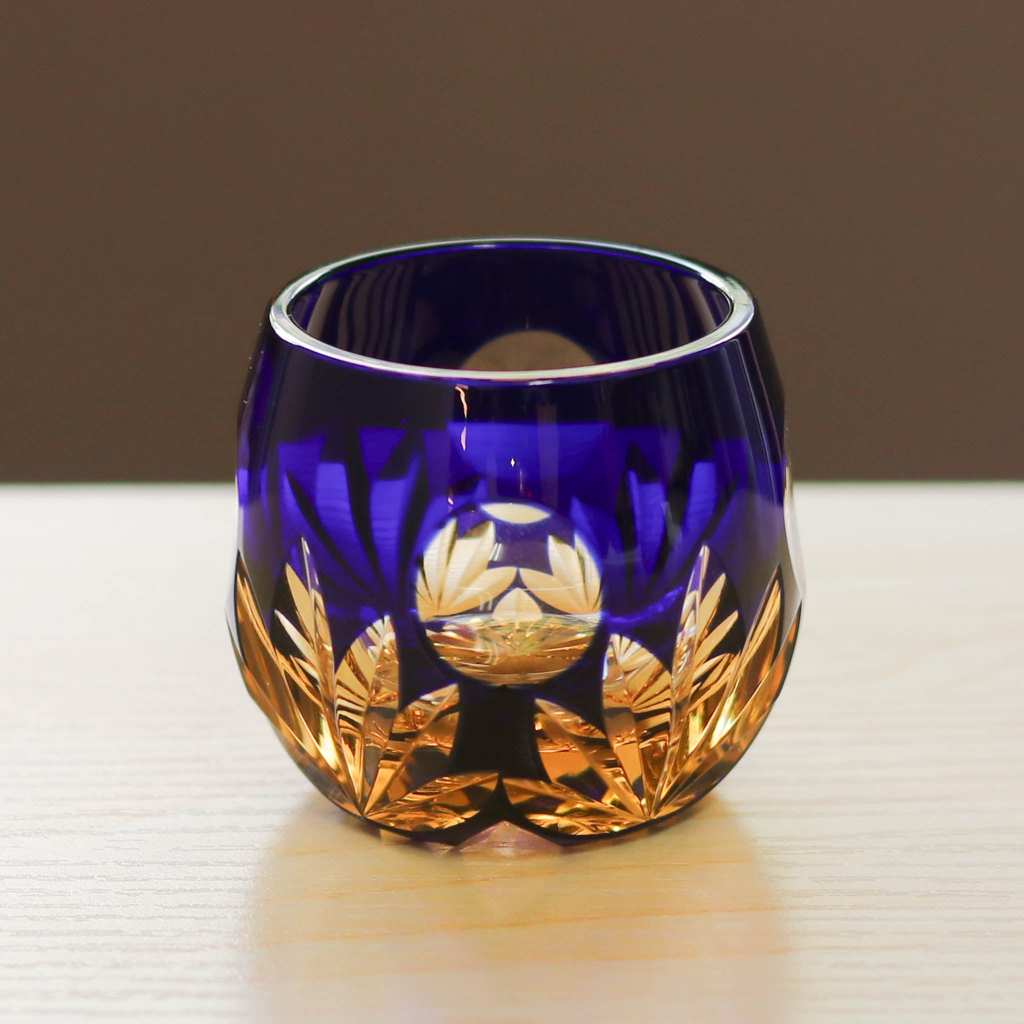 江戸切子 樽型ぐい呑み|朧月|瑠璃|山田硝子