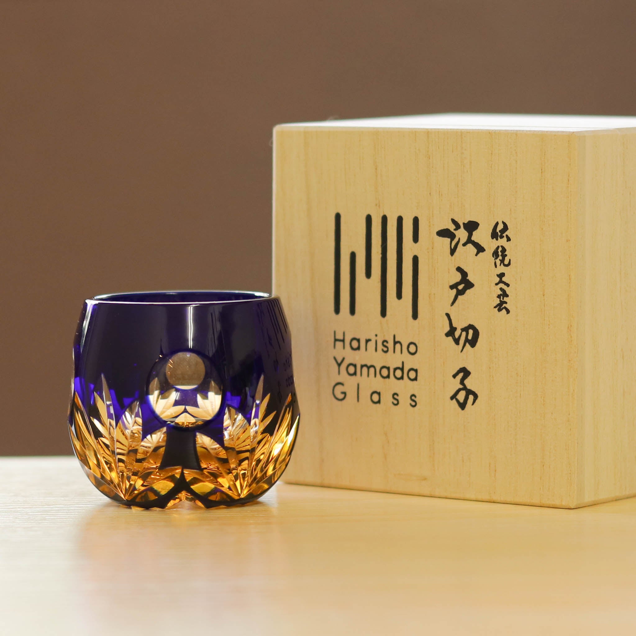 江戸切子 樽型ぐい呑み|朧月|瑠璃|山田硝子
