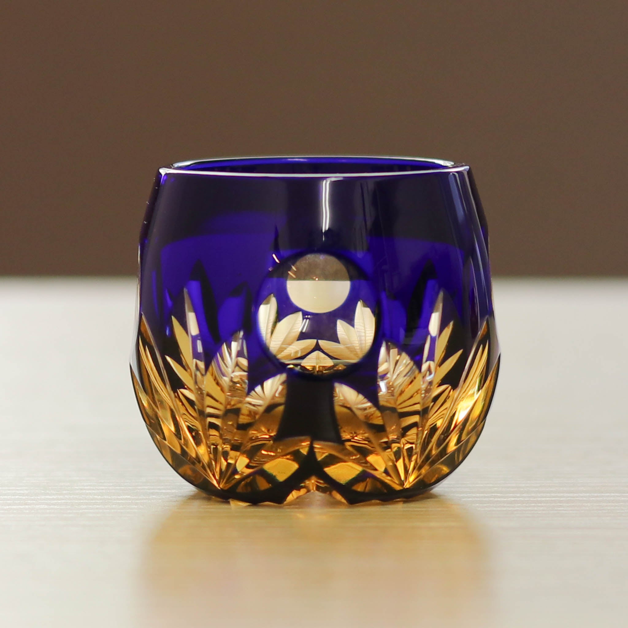 江戸切子 樽型ぐい呑み|朧月|瑠璃|山田硝子