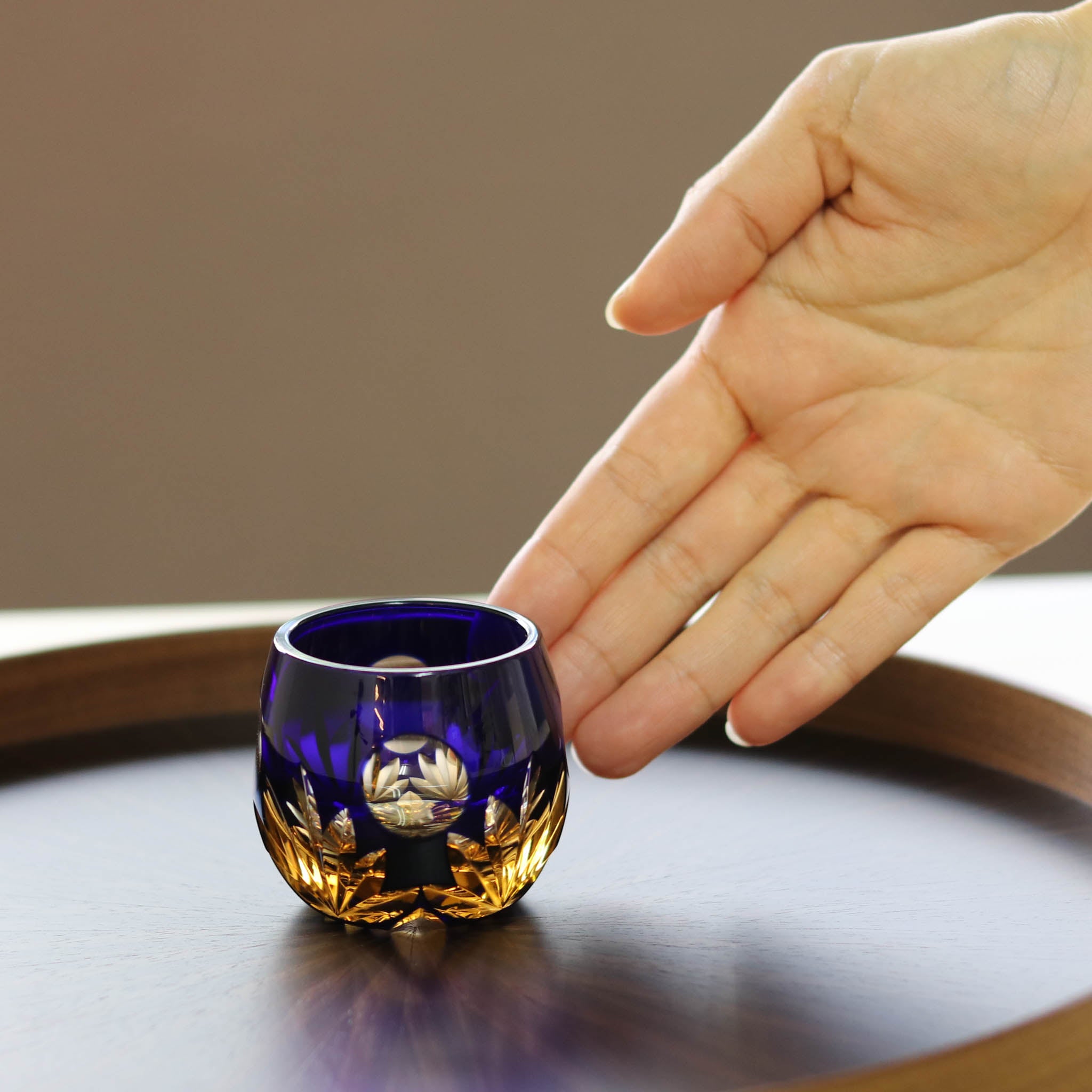 江戸切子 樽型ぐい呑み|朧月|瑠璃|山田硝子