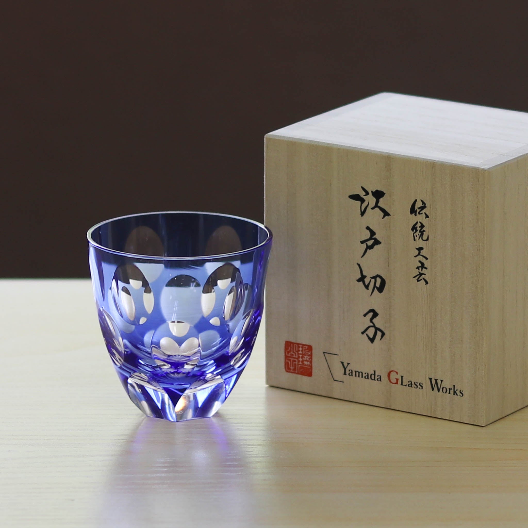 江戸切子 ぐい呑み|水玉万華鏡|瑠璃|山田硝子