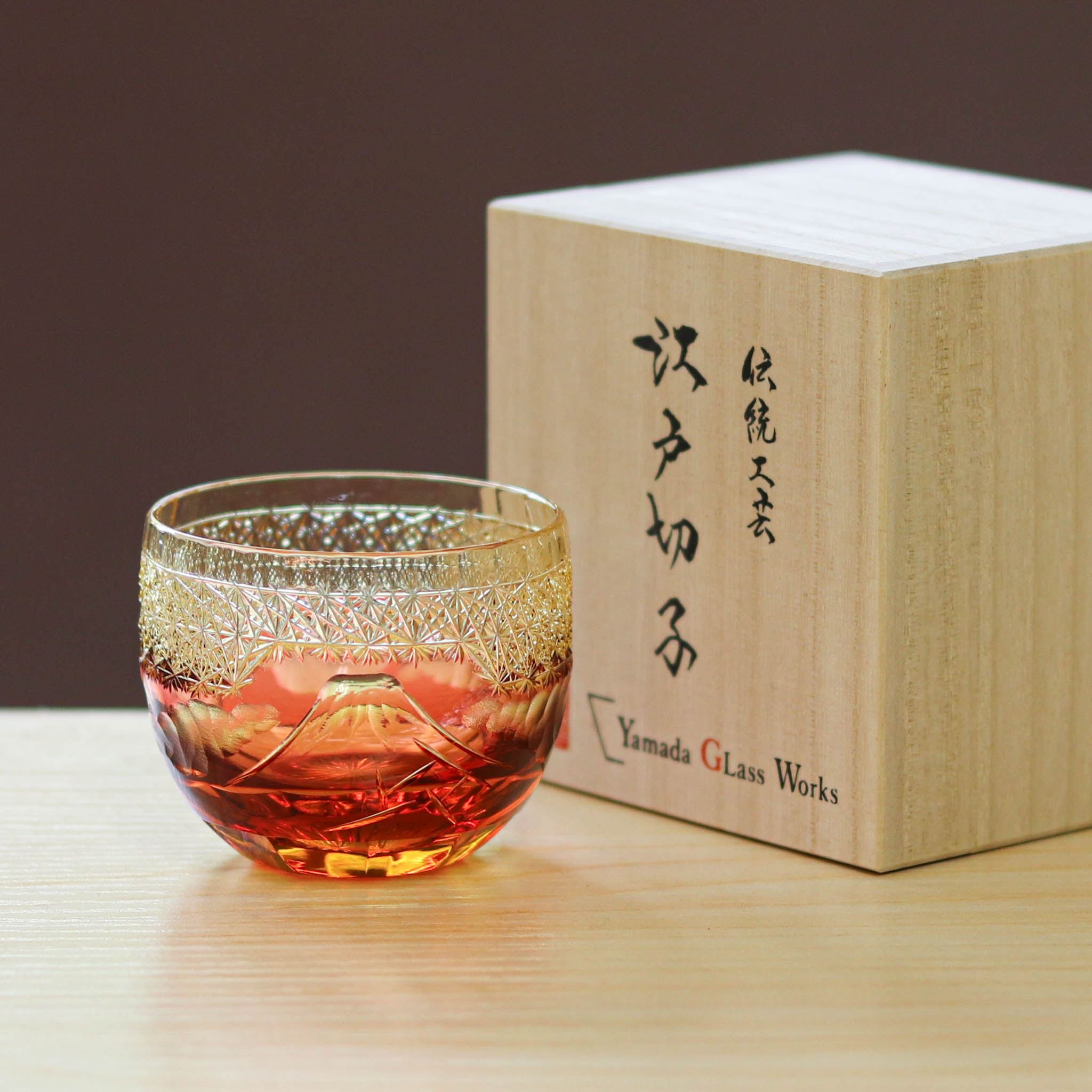 江戸切子 ぐいのみ|山下白雨|琥珀 金赤|山田硝子