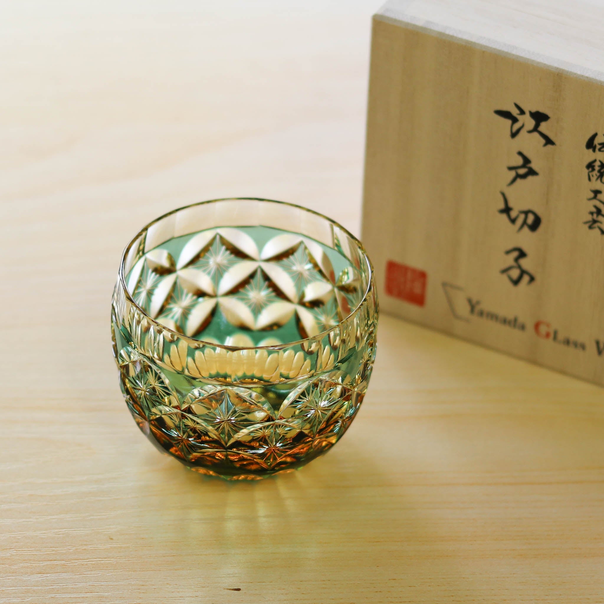 江戸切子 ぐい呑み | 菊七宝 | 琥珀纏 グリーン | 山田硝子