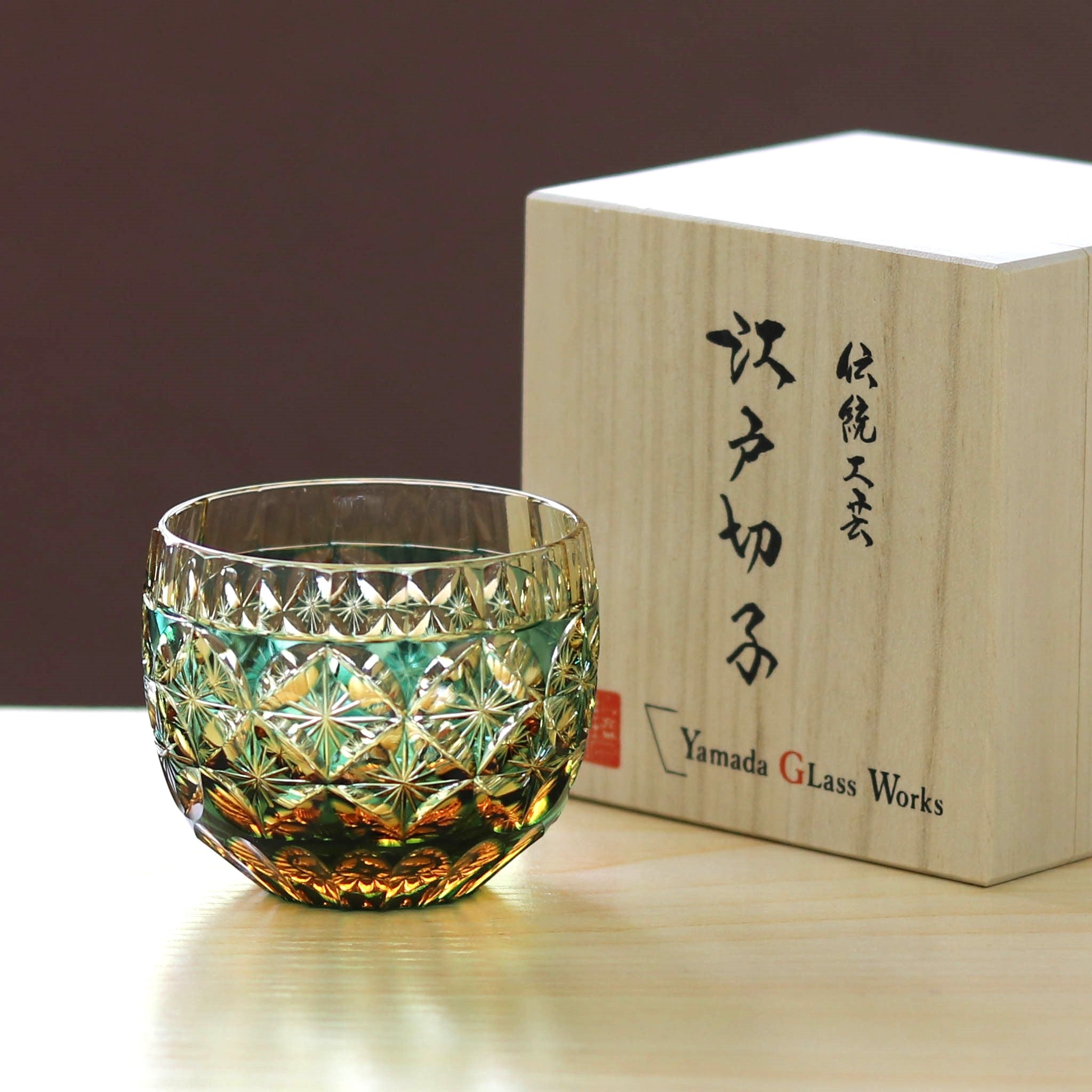 江戸切子 ぐい呑み | 菊七宝 | 琥珀纏 グリーン | 山田硝子
