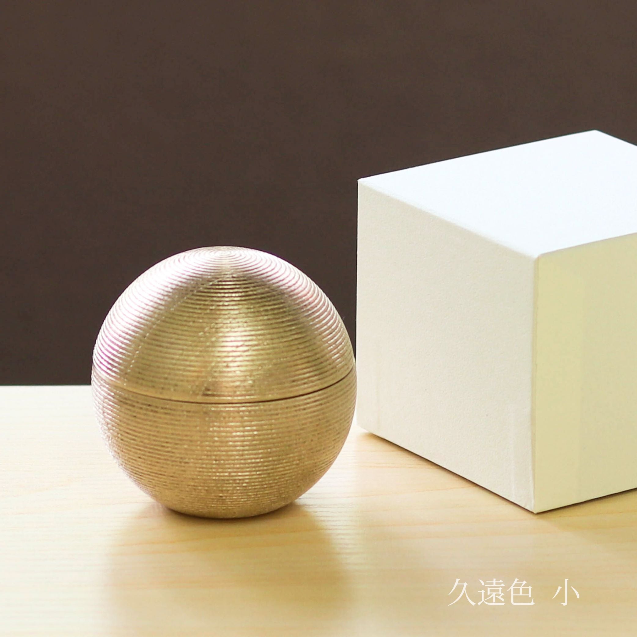 金沢金箔 小物入れ | 千筋 まり型 | 久遠色 | 箔座