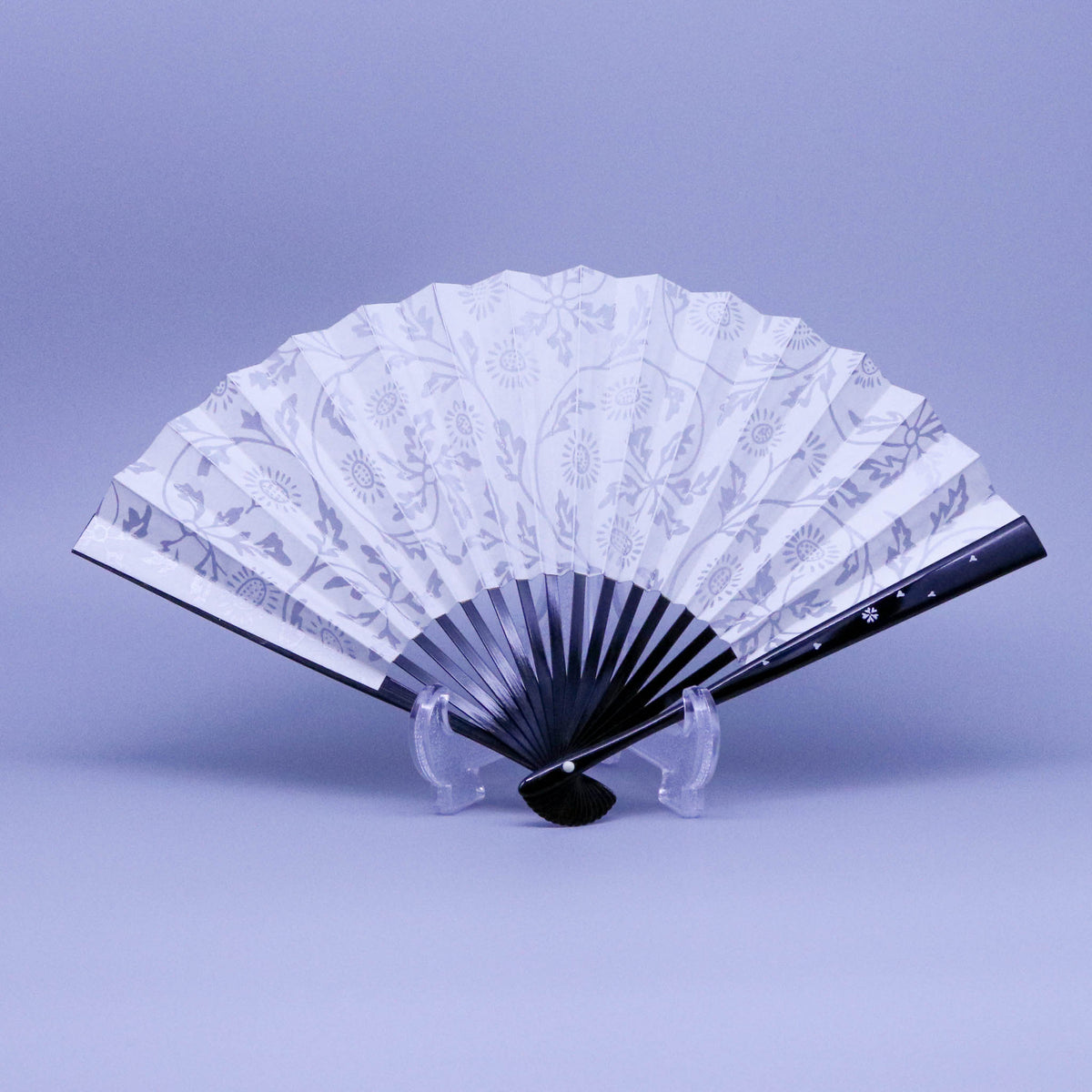 江戸扇子 | 菊唐草 銀 | 女持 黒塗P | 雲錦堂 深津扇子店