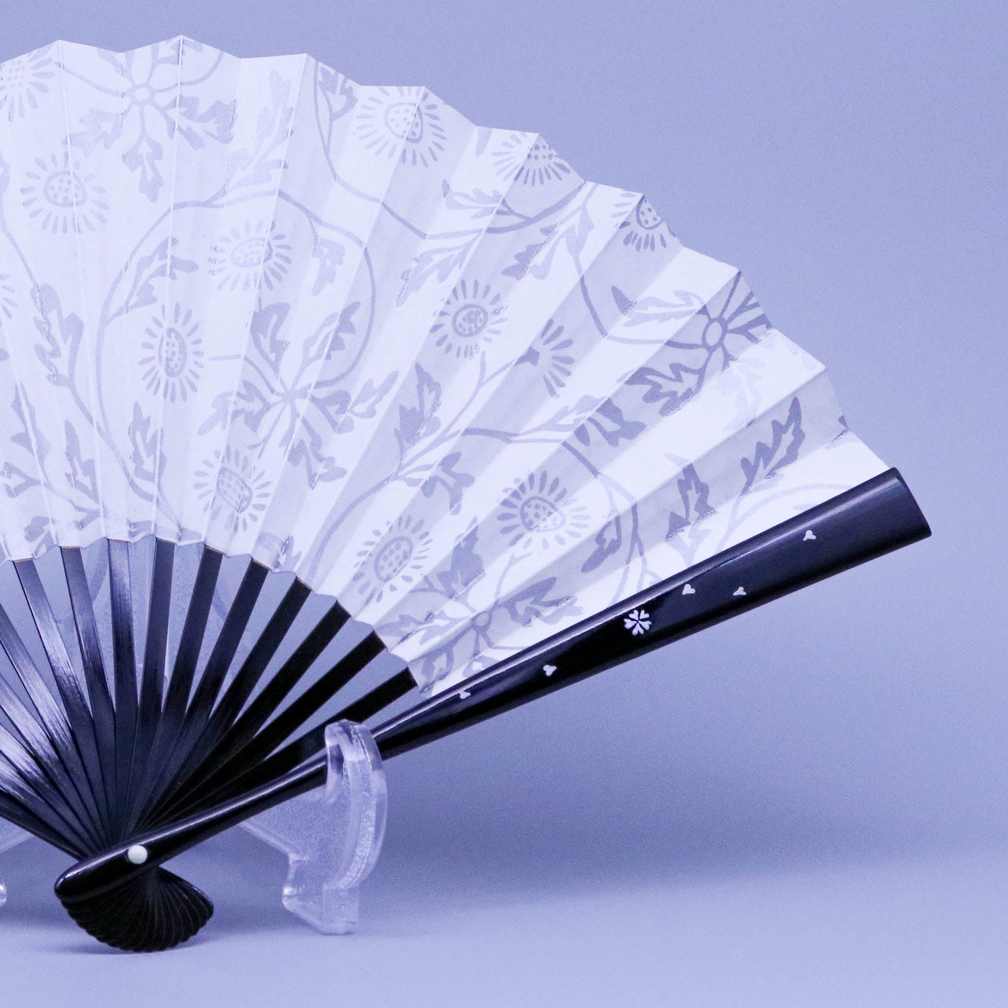 江戸扇子 | 菊唐草 銀  | 女持 黒塗P | 雲錦堂 深津扇子店