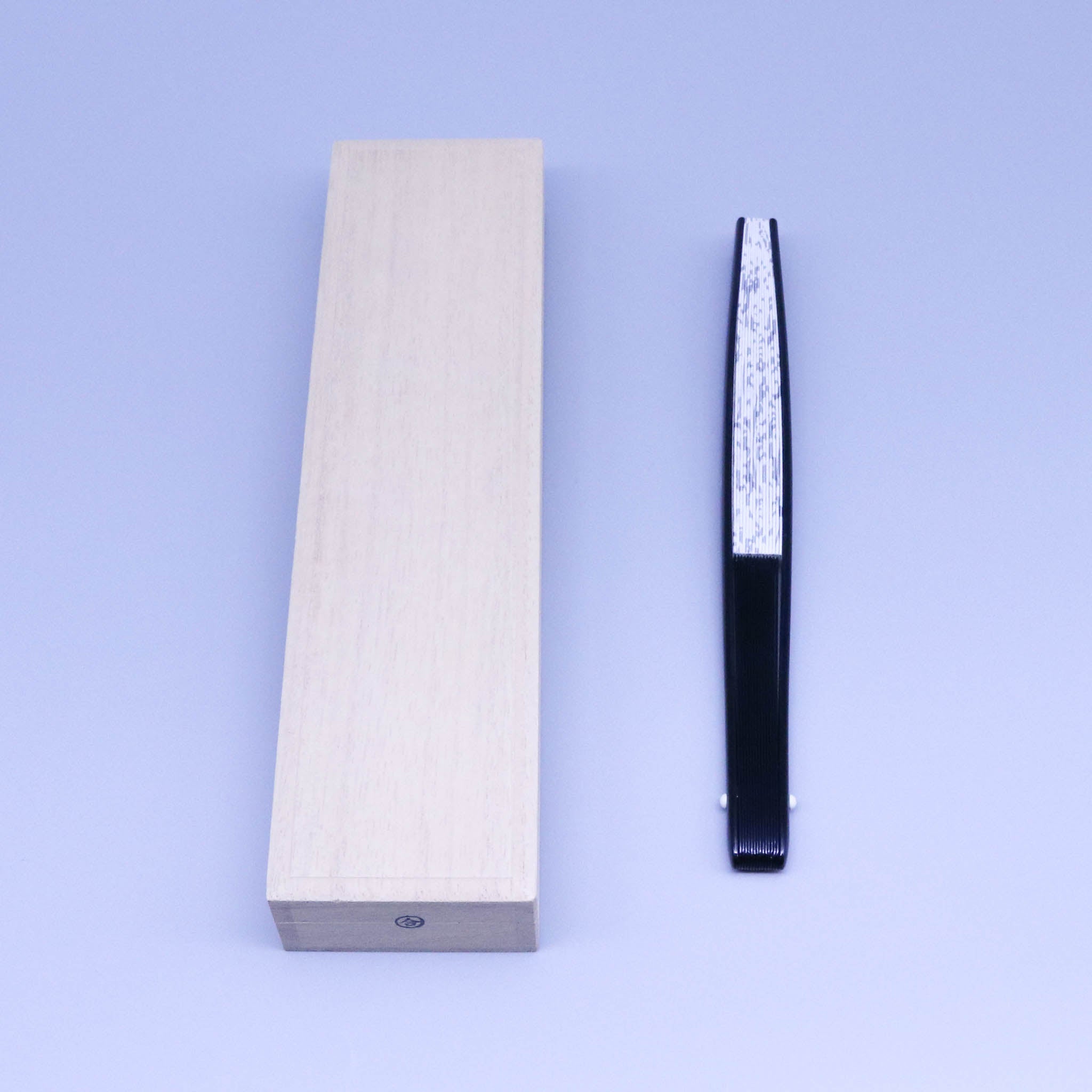 江戸扇子 | 菊唐草 銀  | 女持 黒塗P | 雲錦堂 深津扇子店