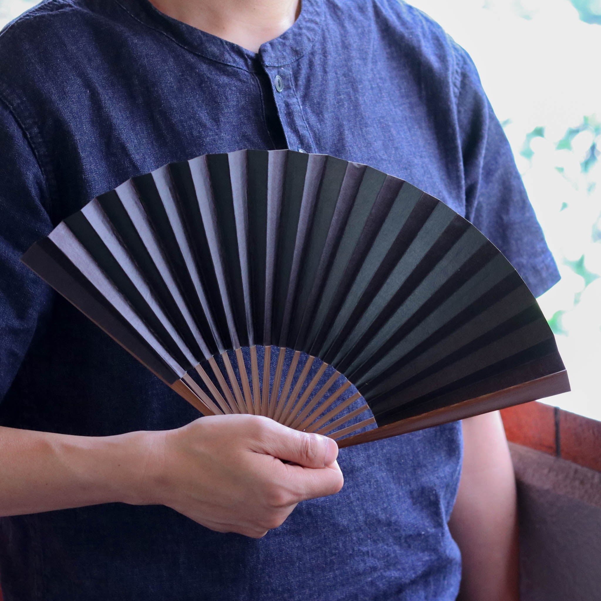江戸扇子 | 黒重塗渋 無地 | 男持 唐木 | 雲錦堂 深津扇子店