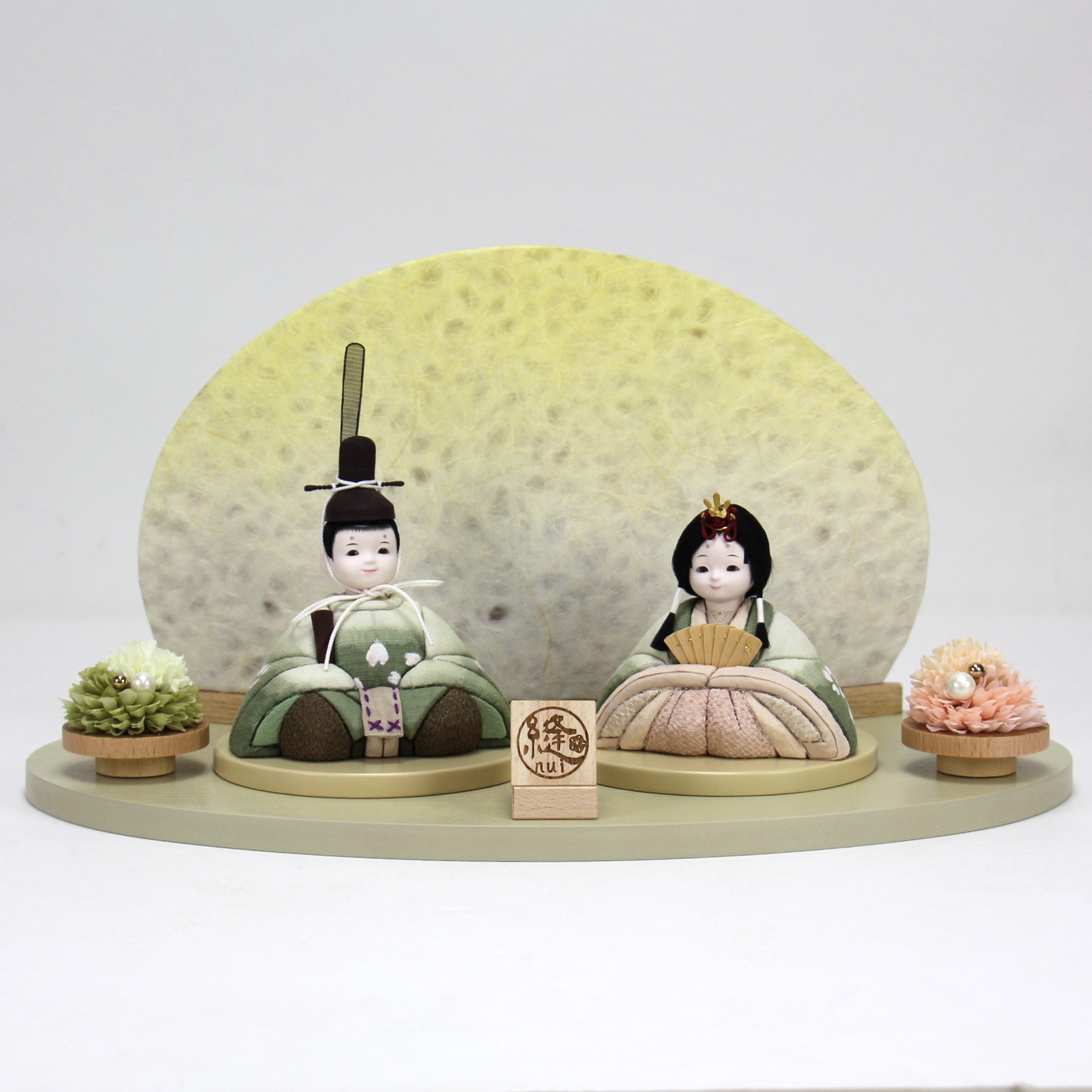 雛人形セット 草木引染め | 桑の葉 × 桑の葉 | 照明付き オーバルグリーン台 | 工房 縫nui【26/1/10以降順次配送】