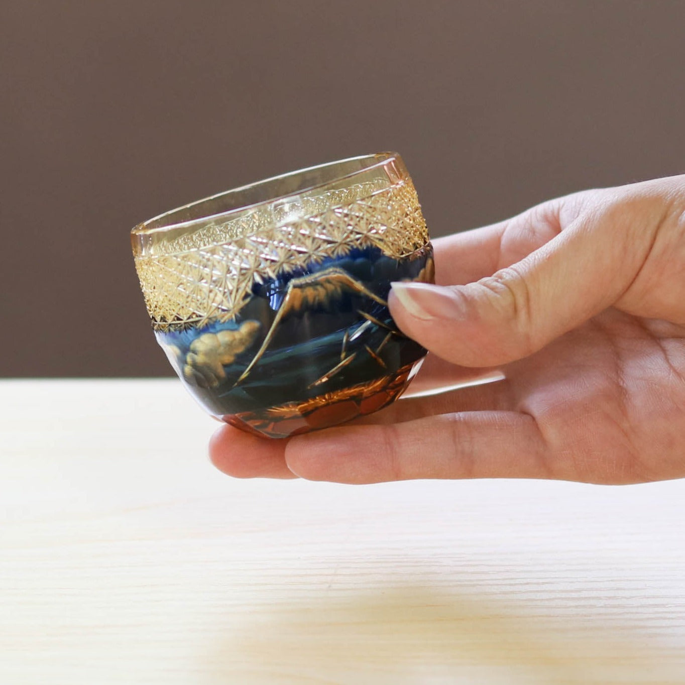 江戸切子 ぐい呑み|山下白雨|琥珀 瑠璃|山田硝子