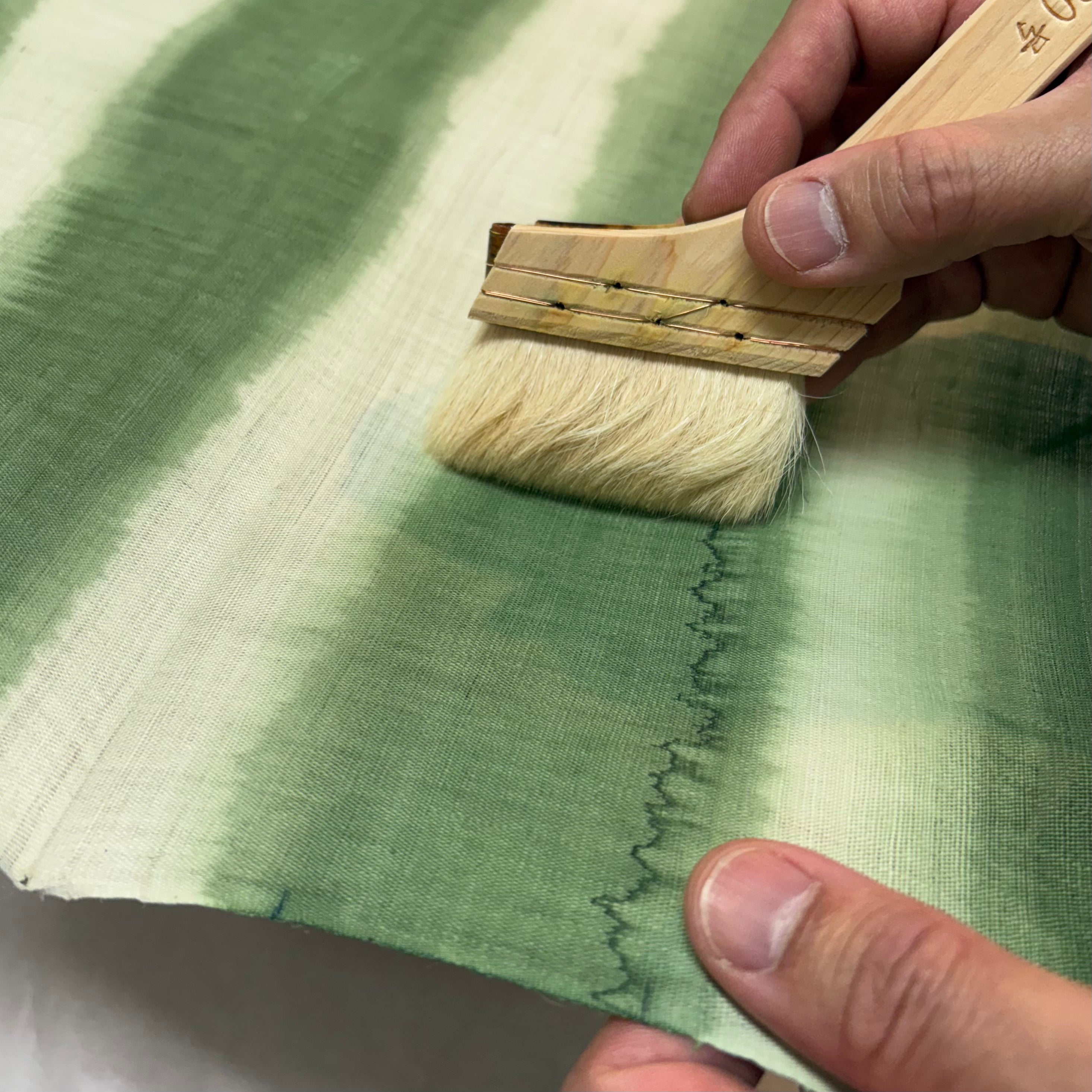 雛人形セット 草木引染め | 桑の葉 × 桑の葉 | 照明付き オーバルグリーン台 | 工房 縫nui【26/1/10以降順次配送】