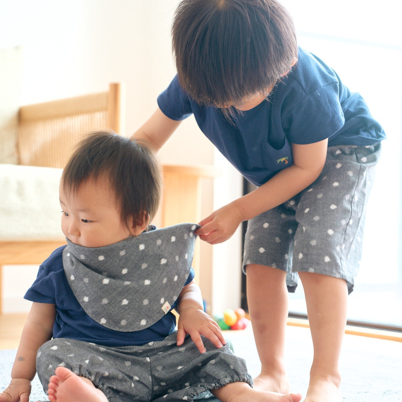 久留米絣 子供用 | もんぺっぺ スタイチーフ | グレー小白玉 | TAKUMI Collection