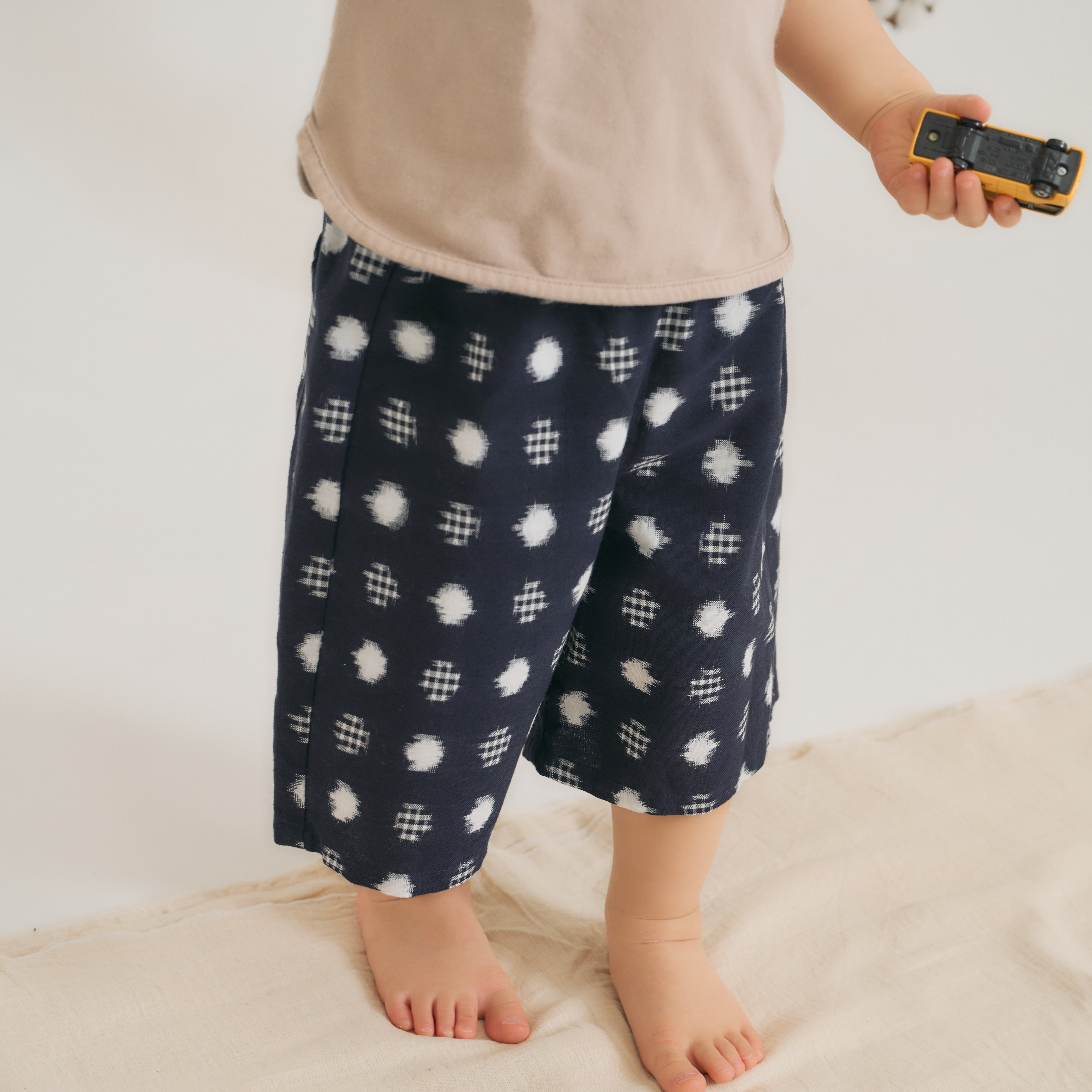 久留米絣 子供用 | もんぺっぺ スタイチーフ | 紺水玉格子 | TAKUMI Collection