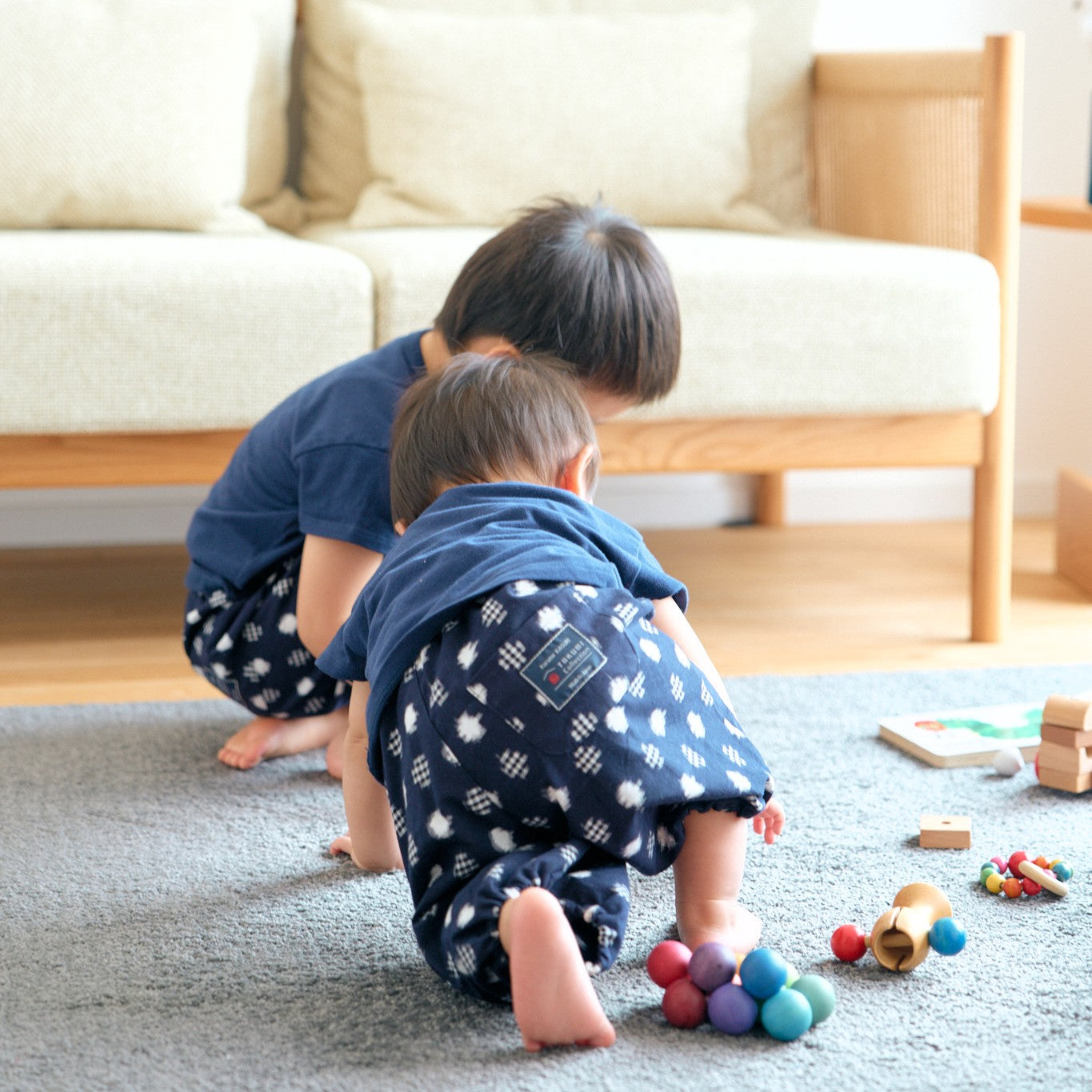 久留米絣 子供用 | もんぺっぺ スタイチーフ | 紺水玉格子 | TAKUMI Collection