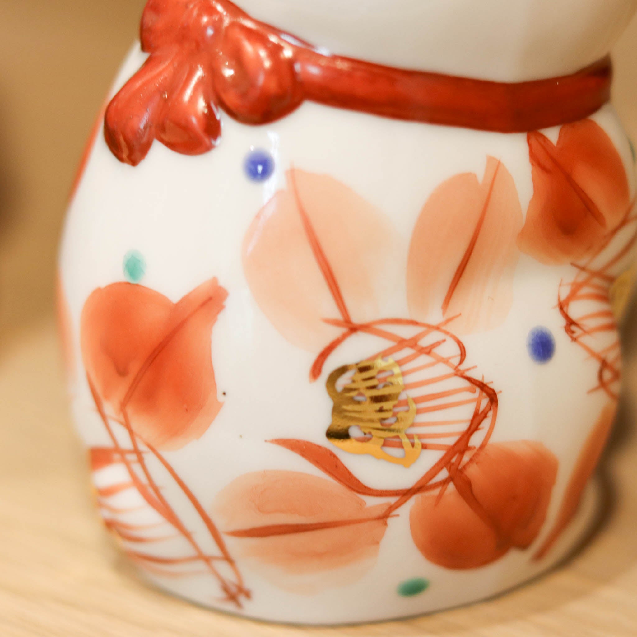 九谷焼 置物 | 招き猫 椿 ペアセット | 釉彩・赤絵 | 虚空蔵窯