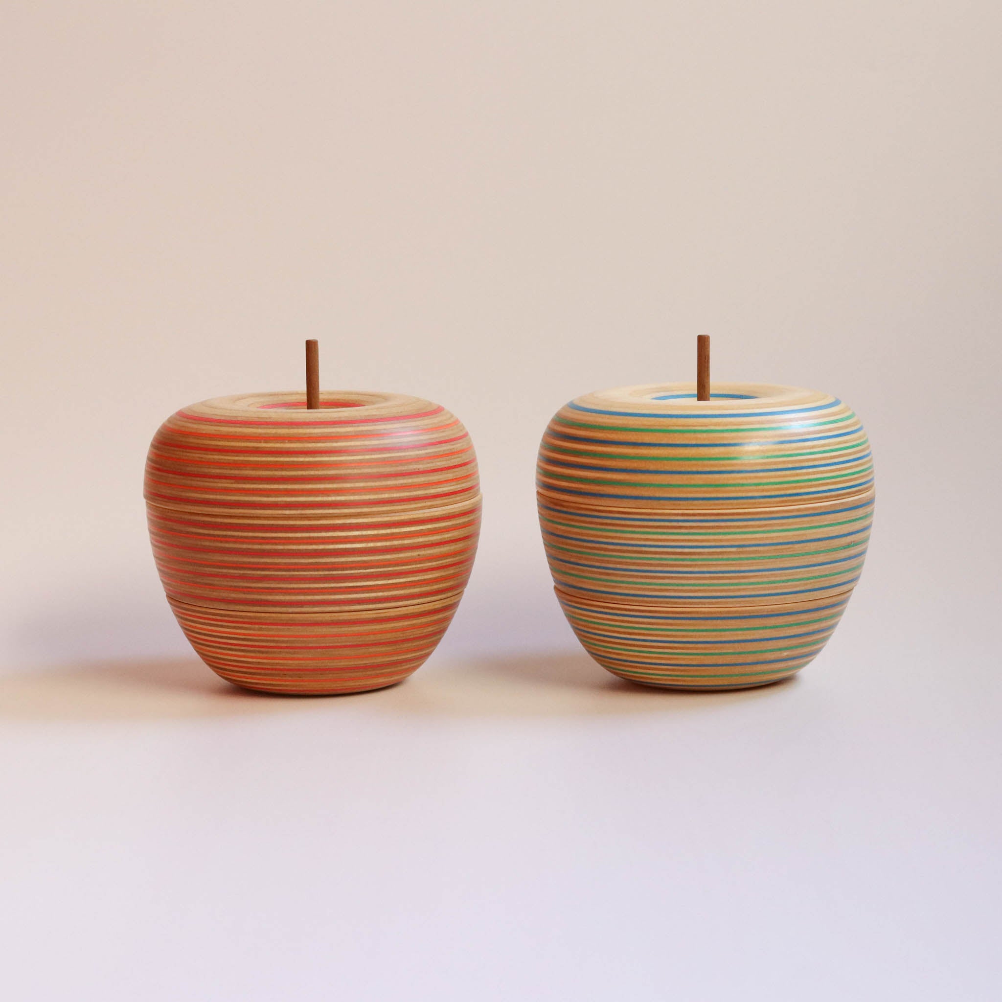 木工品 カードホルダー | ringo 2 | red-orange | PLYWOOD laboratory