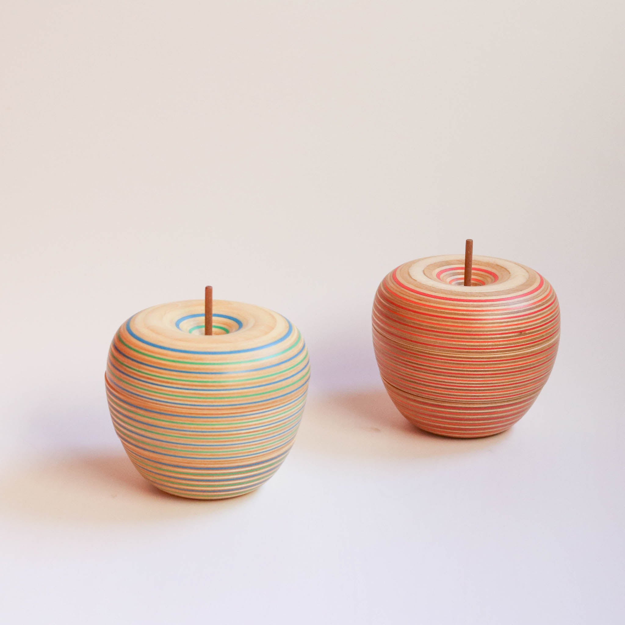 木工品 カードホルダー | ringo 2 | red-orange | PLYWOOD laboratory