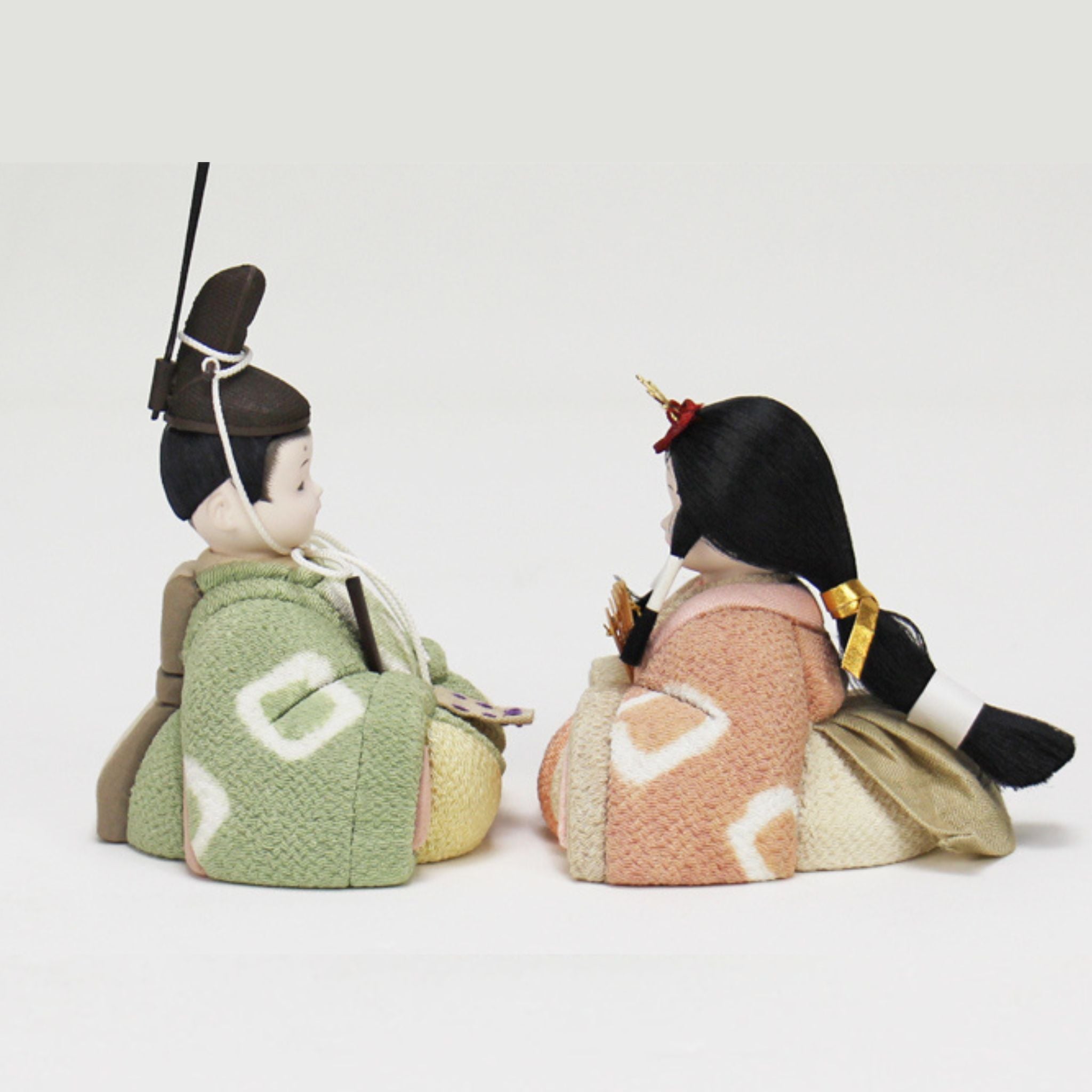 雛人形セット 草木絞り染 | 桑の葉 × 茜 | 屏風 うずピンク | 工房 縫nui【26/1/10以降順次配送】