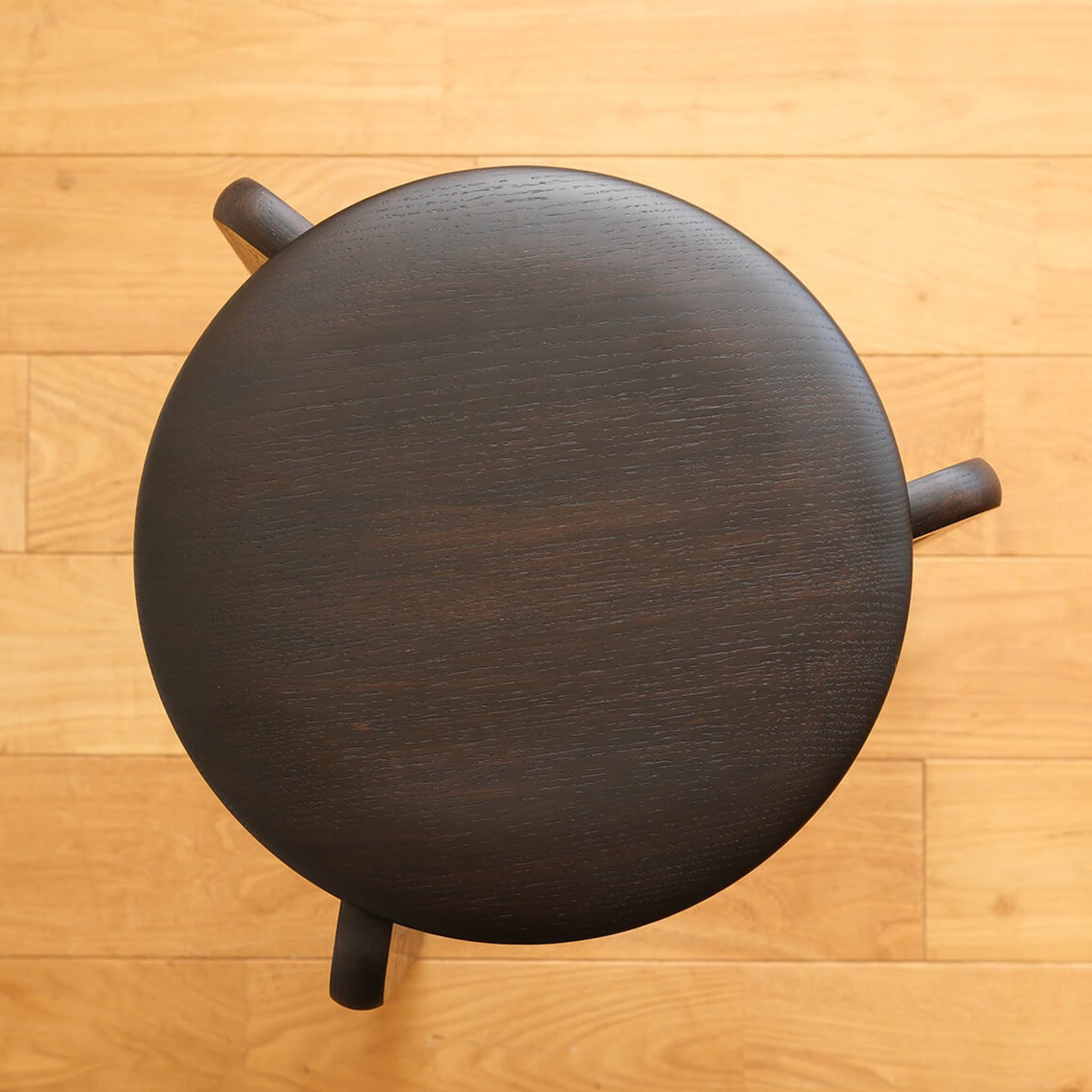 木工家具 スツール | LISCIO Stool | 柿渋鉄媒染 | DENTO