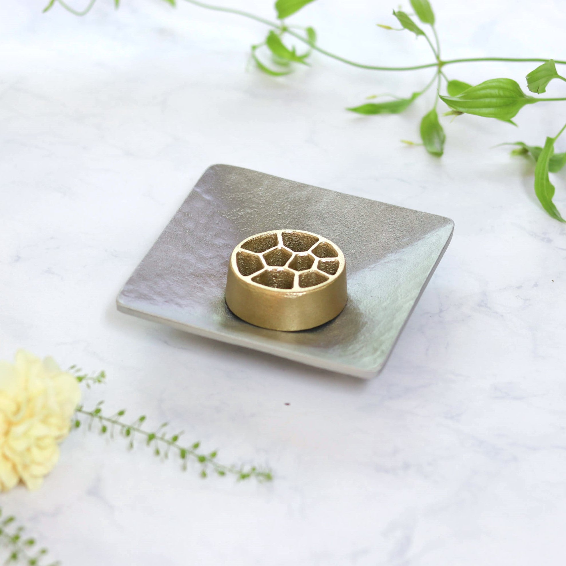 鋳物 剣山・水盤セット | 針のない剣山 Voronoi | Kamahachi plate S・L | 金森合金