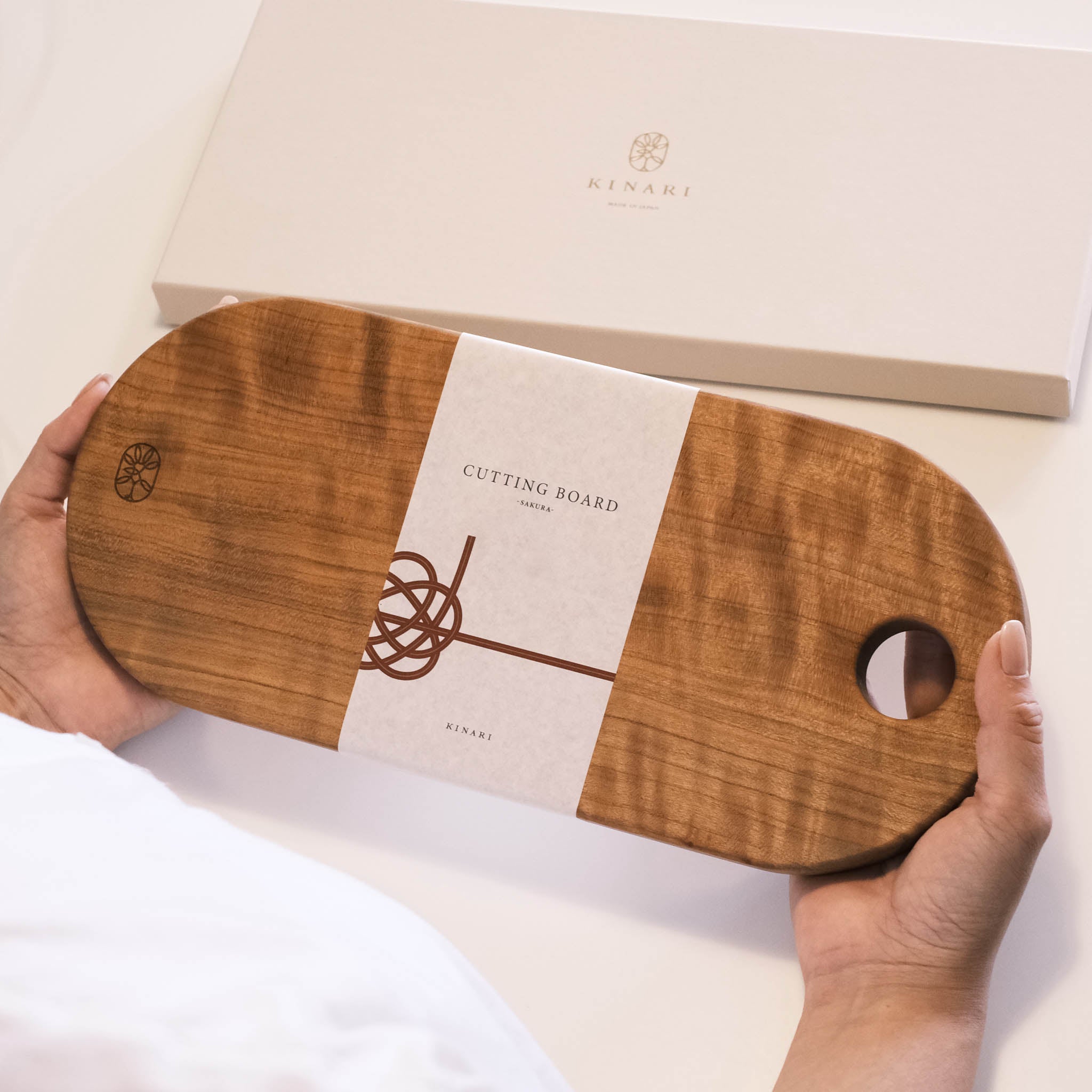 カッティングボード | 国産木 山桜 | 320×140×20mm | KINARI
