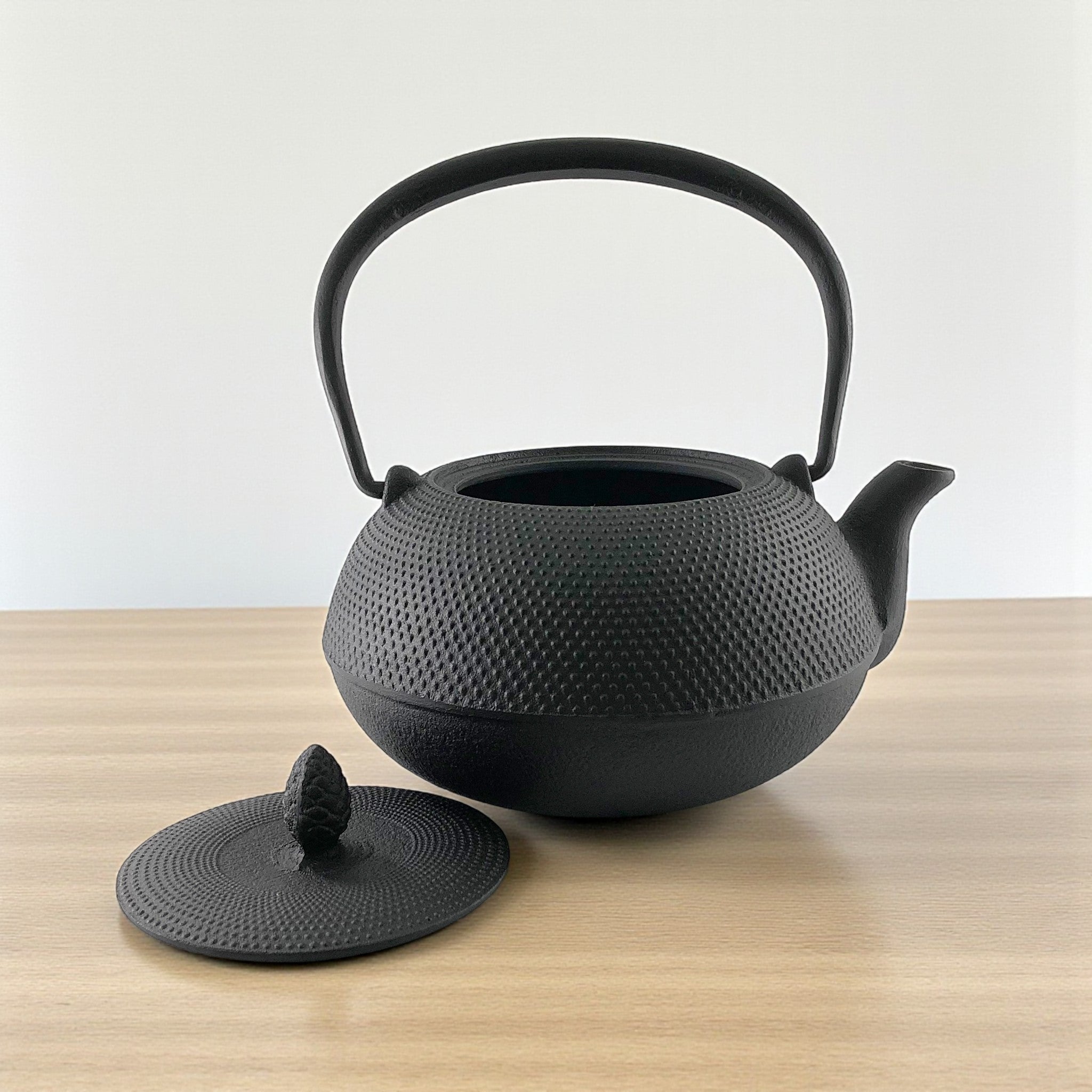 南部鉄器 鉄瓶 | あられ | 黒 | ロジアソシエイツ