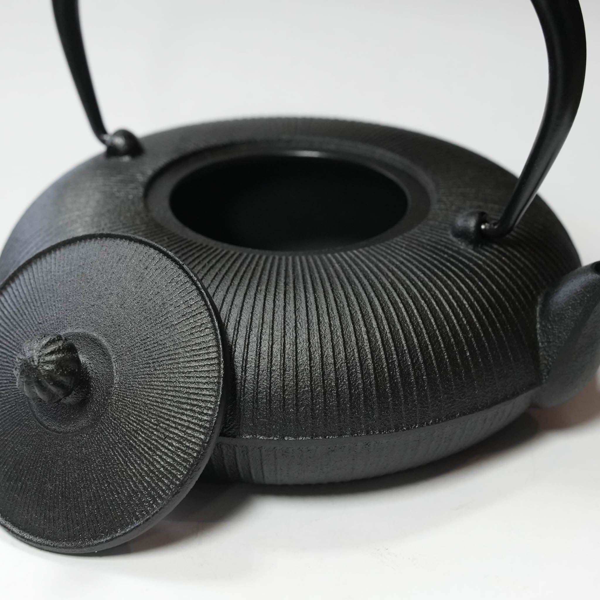 南部鉄器 鉄瓶 急須 | 立目 0.8L | 黒 | 及富