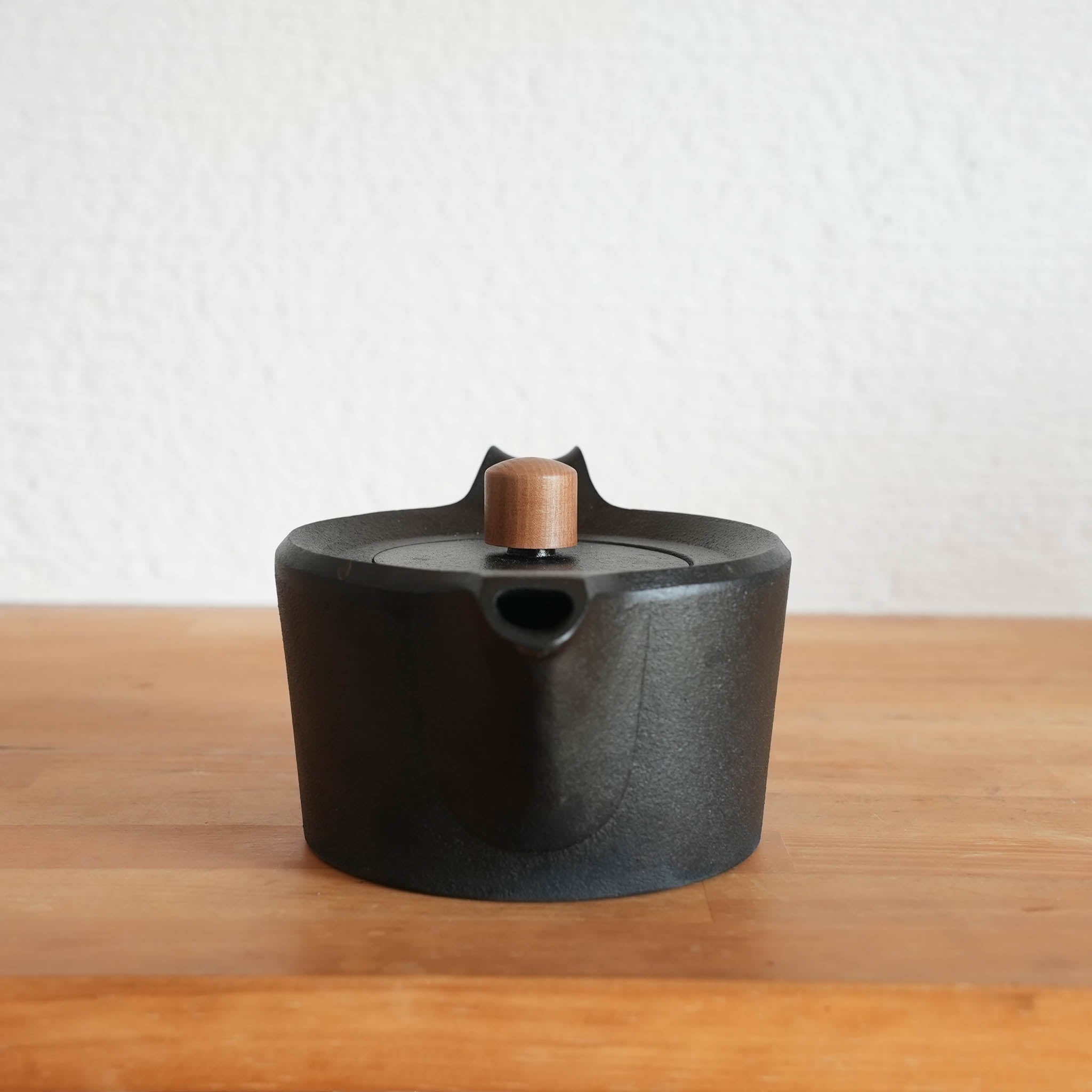 南部鉄器 鉄瓶 | スワローポット 0.6L | 黒 | 及富