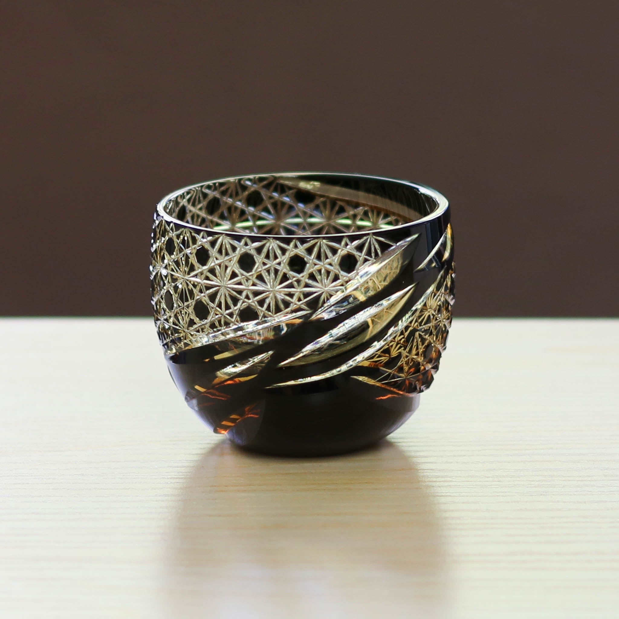 小樽切子 ぐい呑み | 雅 | 黒琥珀 | 深川硝子工芸