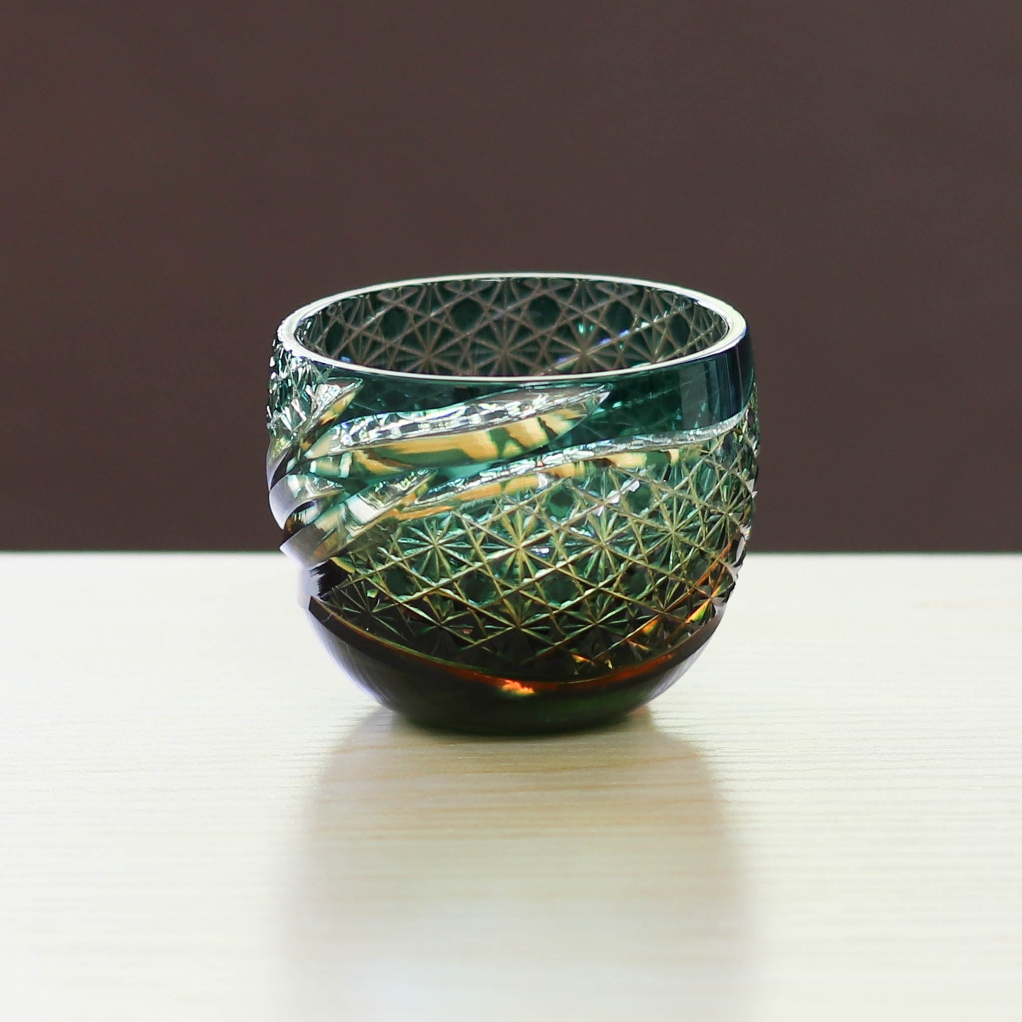 小樽切子 ぐい呑み | 雅 | 緑琥珀 | 深川硝子工芸