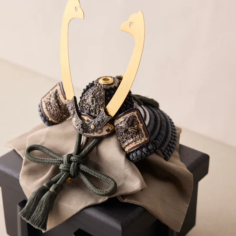 兜飾り | 奉納 | 無双雀 鉄色威 1/5スケール | 鈴甲子 雄山【26/1/6以降順次配送】