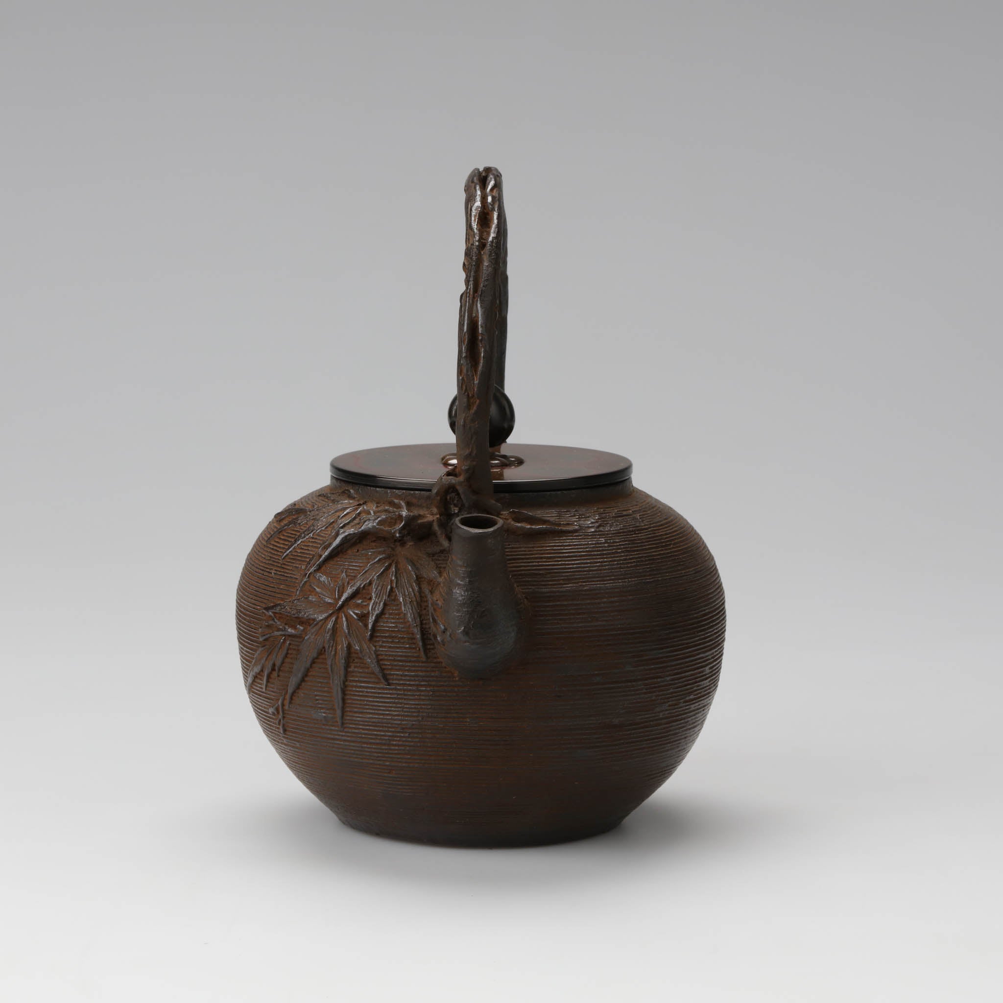 高岡銅器 鉄瓶 | 丸形 | 筋目楓地紋 | 般若鋳造所