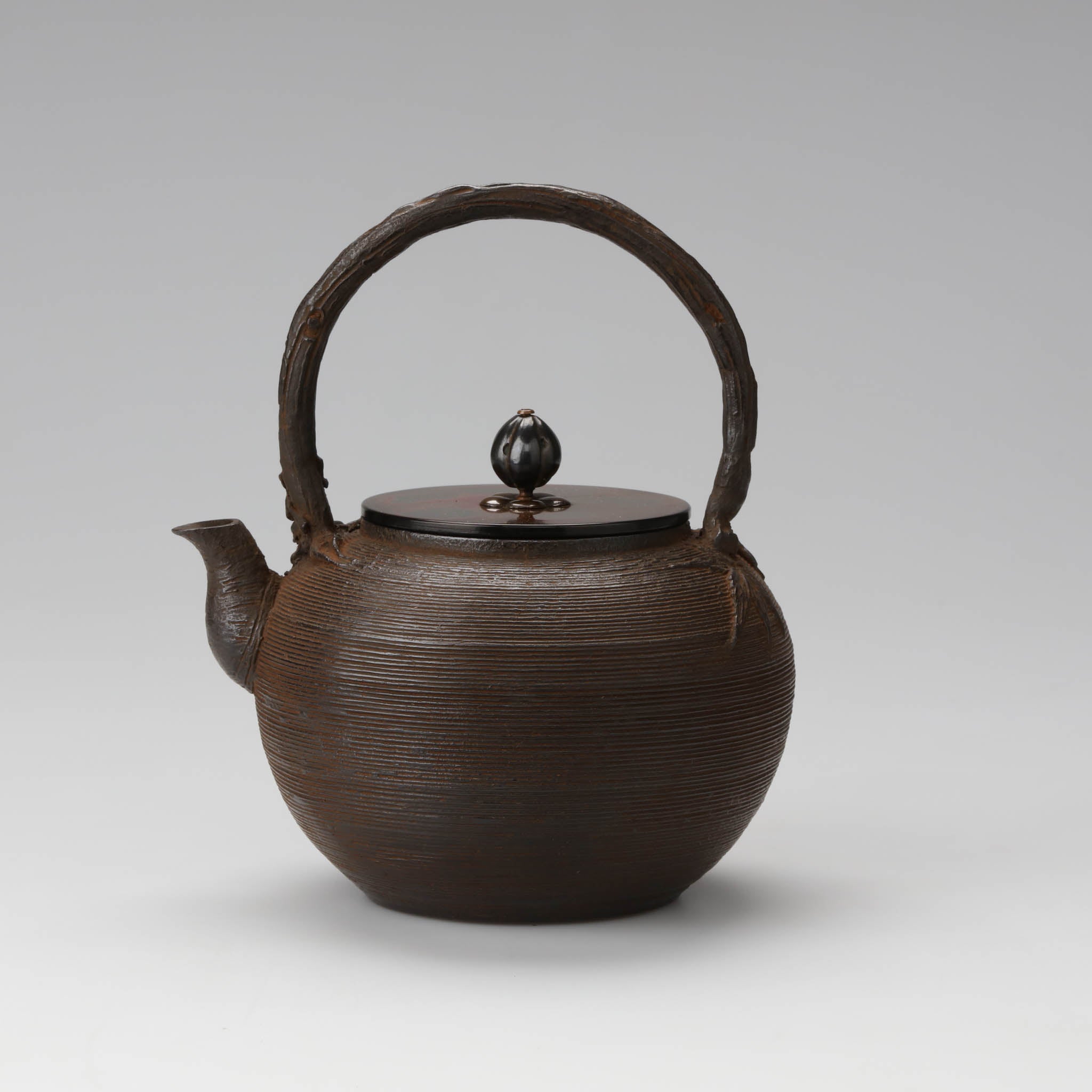 高岡銅器 鉄瓶 | 丸形 | 筋目楓地紋 | 般若鋳造所