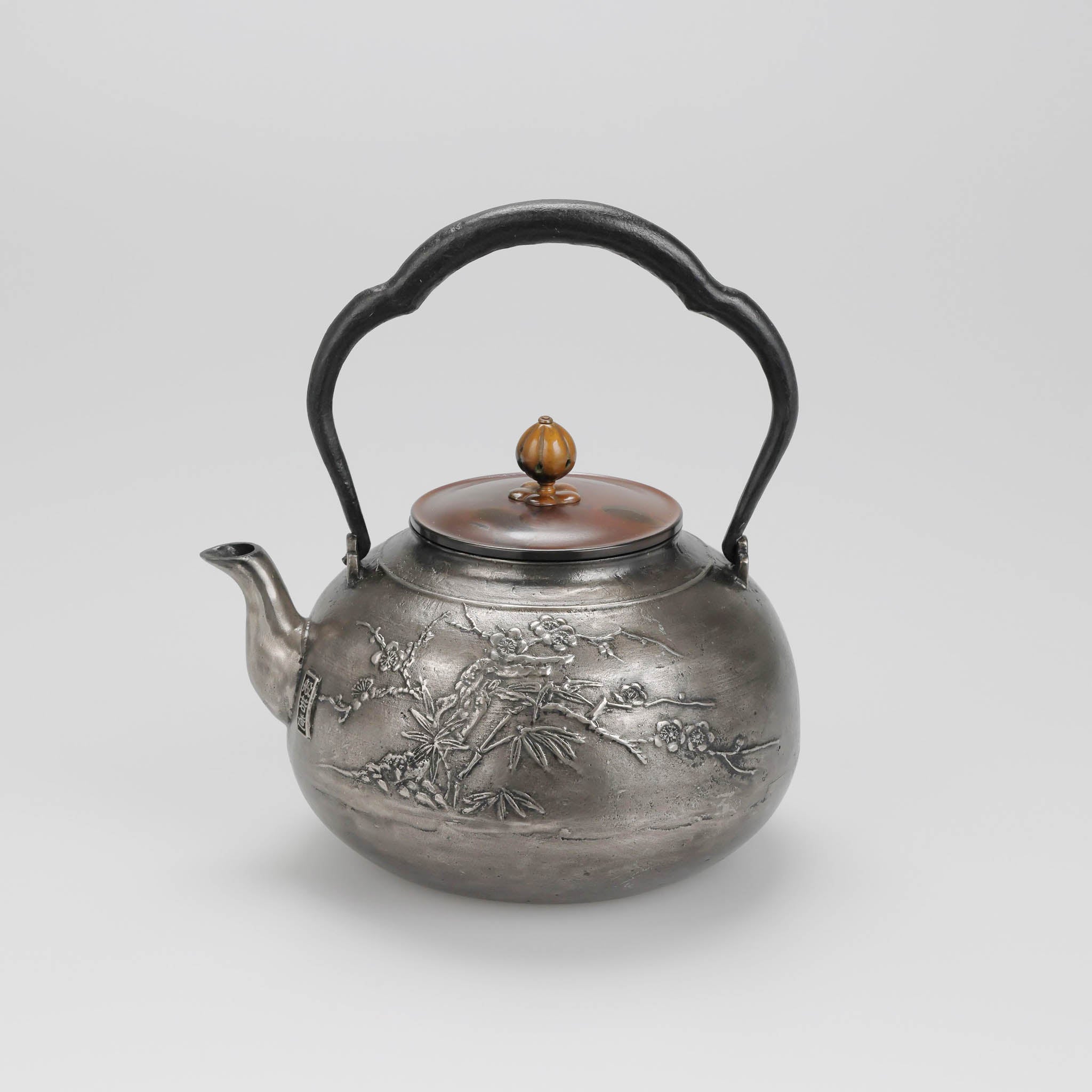 高岡銅器 鉄瓶 | 砂鉄 | 松竹梅文 | 般若鋳造所