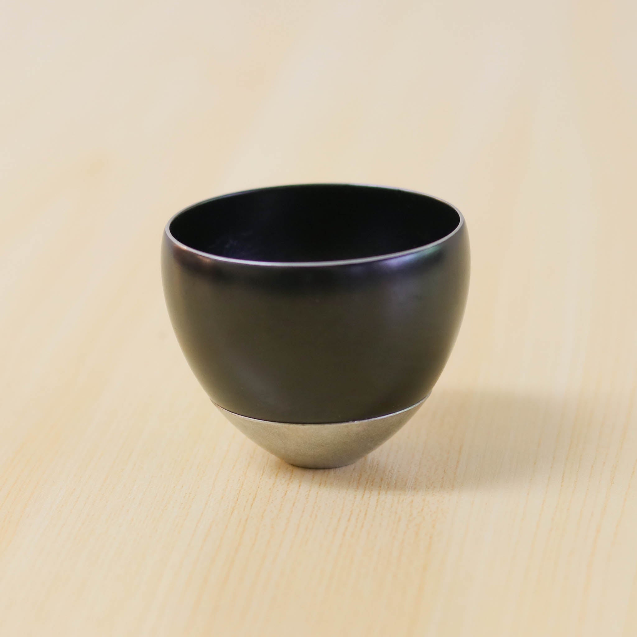 高岡銅器 山中漆器 ぐい呑み | DON | 黒漆 × ミスティシルバー | 喜泉