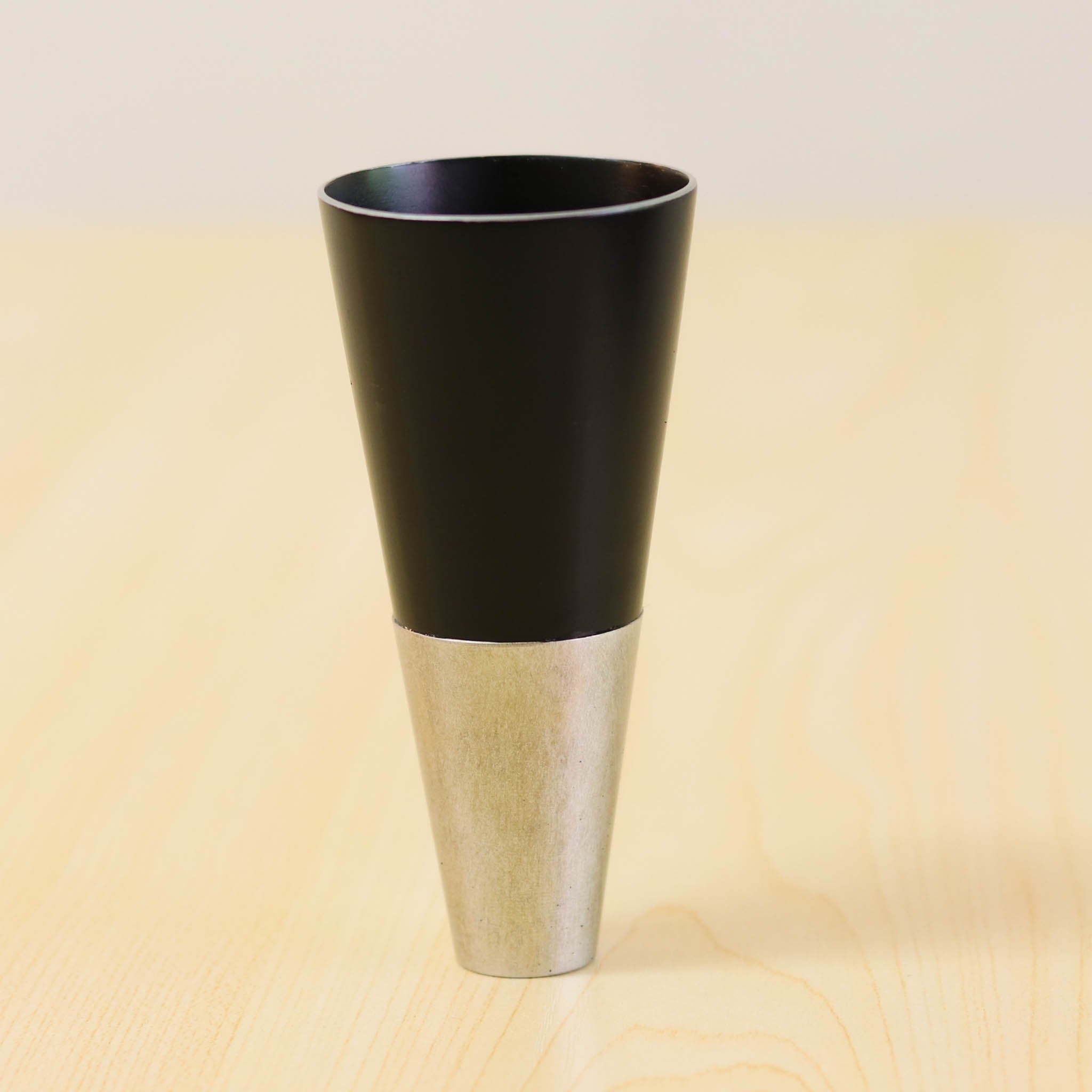 高岡銅器 山中漆器 ぐい呑み | HORN 黒漆 × ミスティシルバー | 喜泉