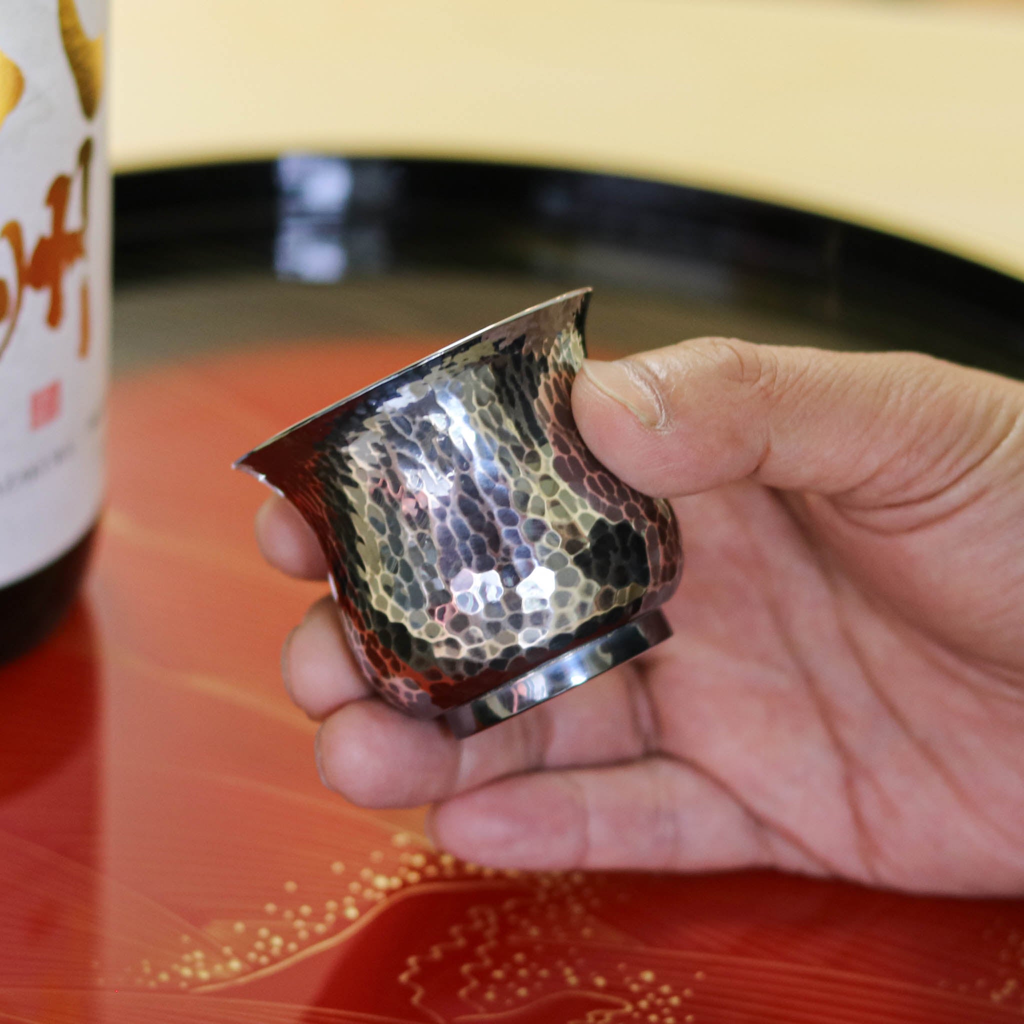 東京銀器 ぐいのみ | 純銀製 くびれ型 小 | 槌目模様 | 森銀器製作所