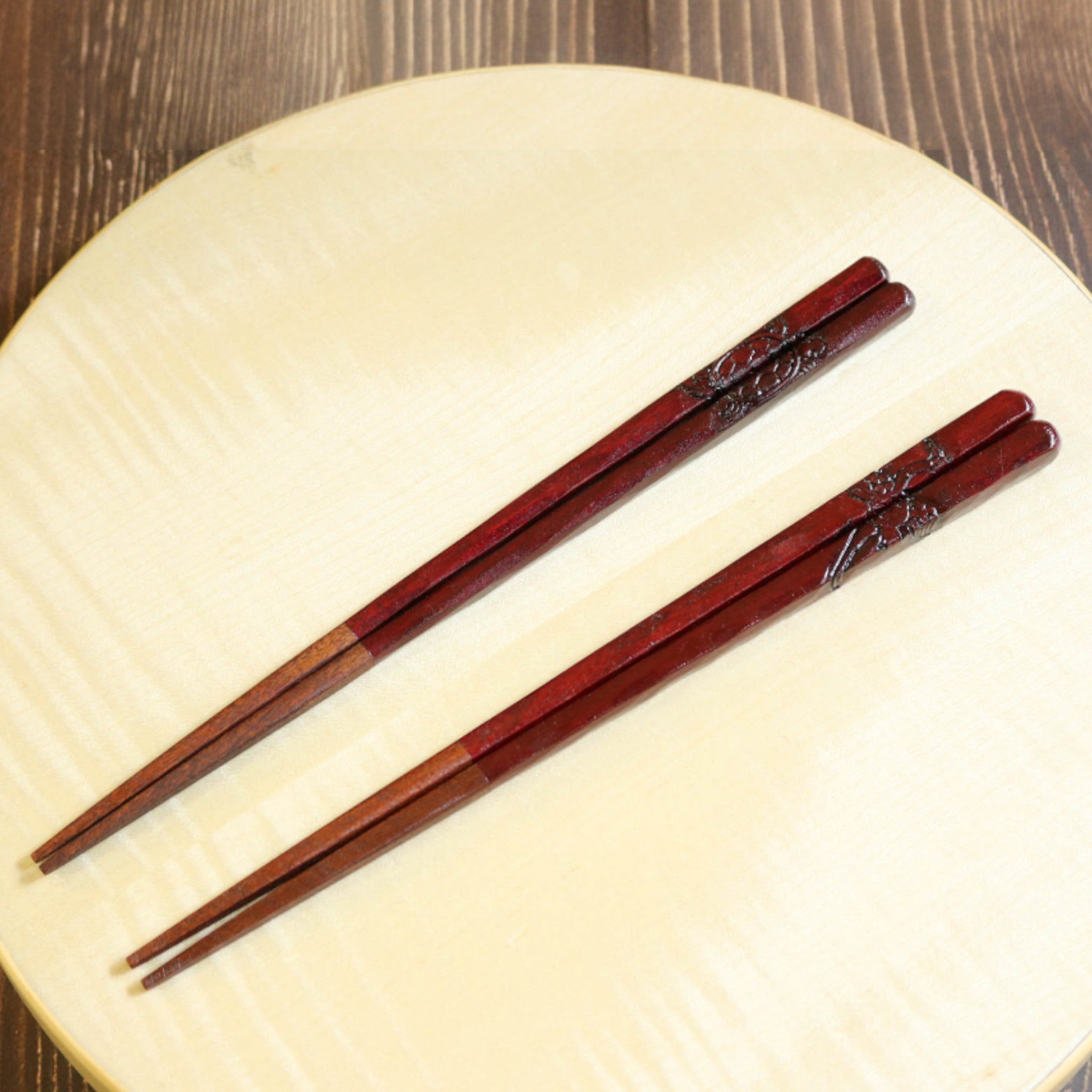 若狭塗 ペア箸 | 鶴亀彫 桐箱入り 箸置き付 | 砂岩 | マツ勘