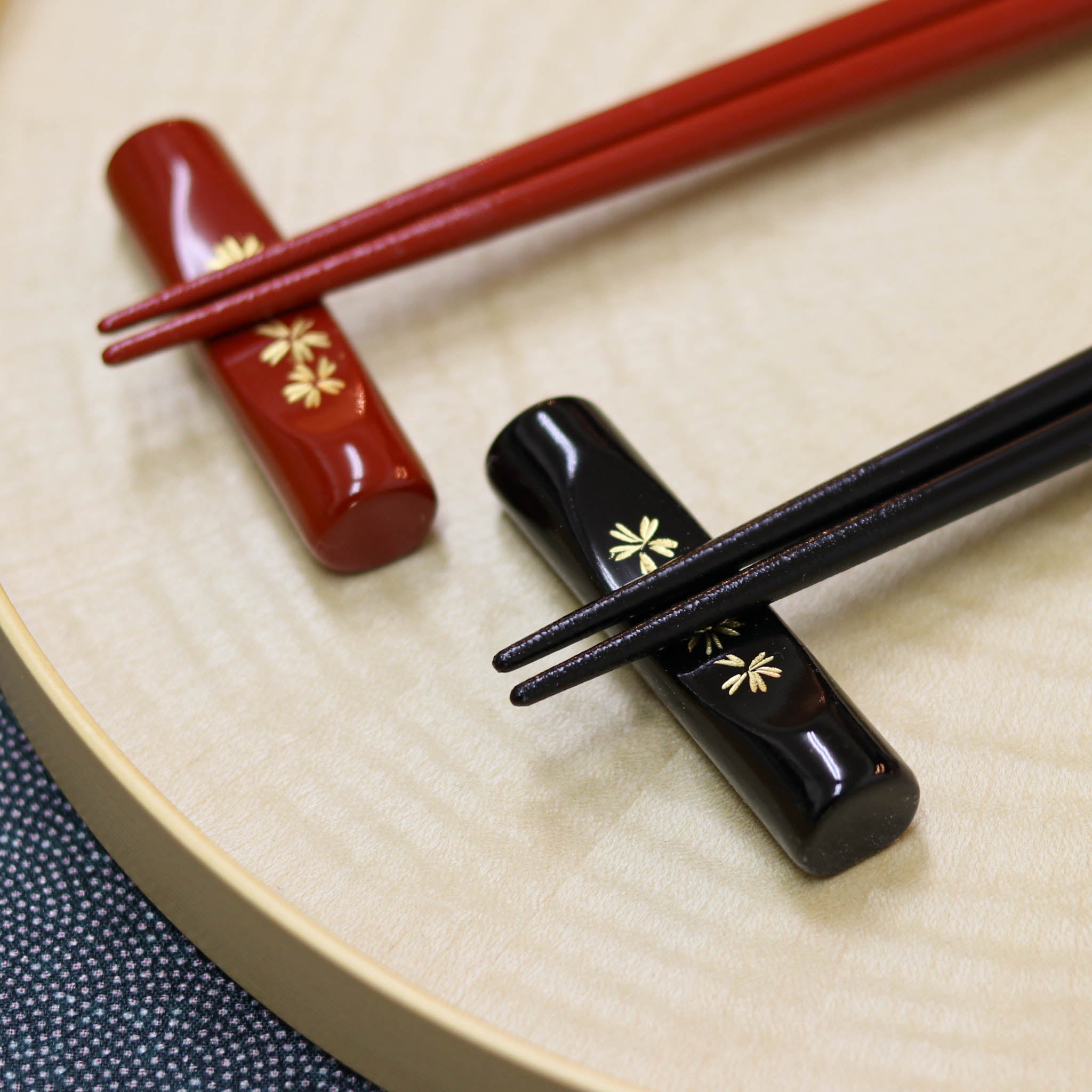 輪島塗 夫婦箸 箸置付き | 桜沈金 | 22.5cm | 大藤漆器店