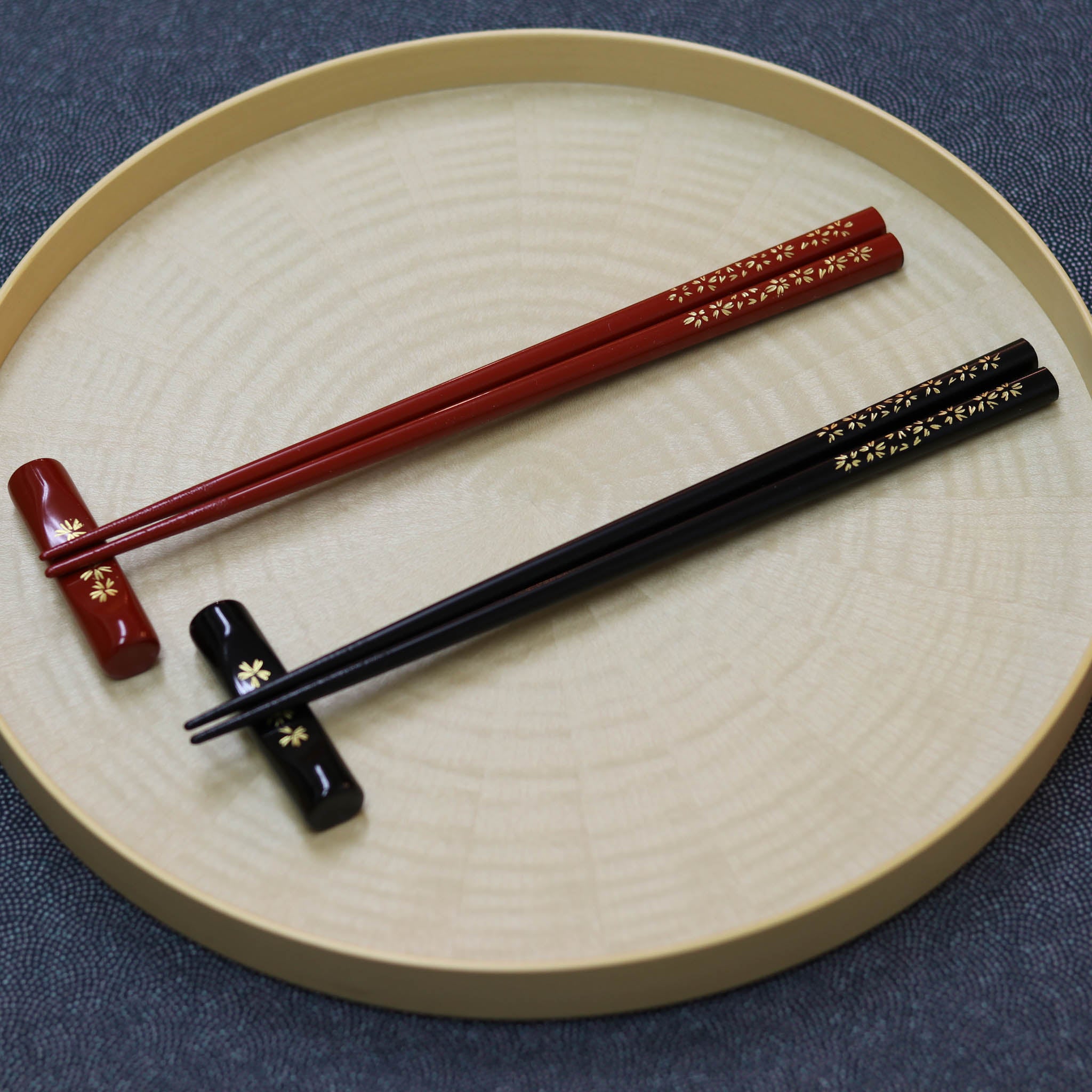輪島塗 夫婦箸 箸置付き | 桜沈金 | 22.5cm | 大藤漆器店