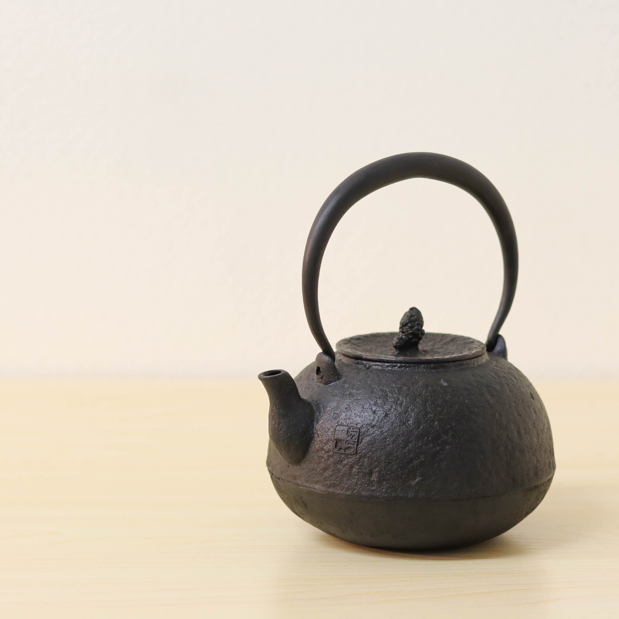 山形鋳物 鉄瓶 | 尻張 | 8号 | あらい工房