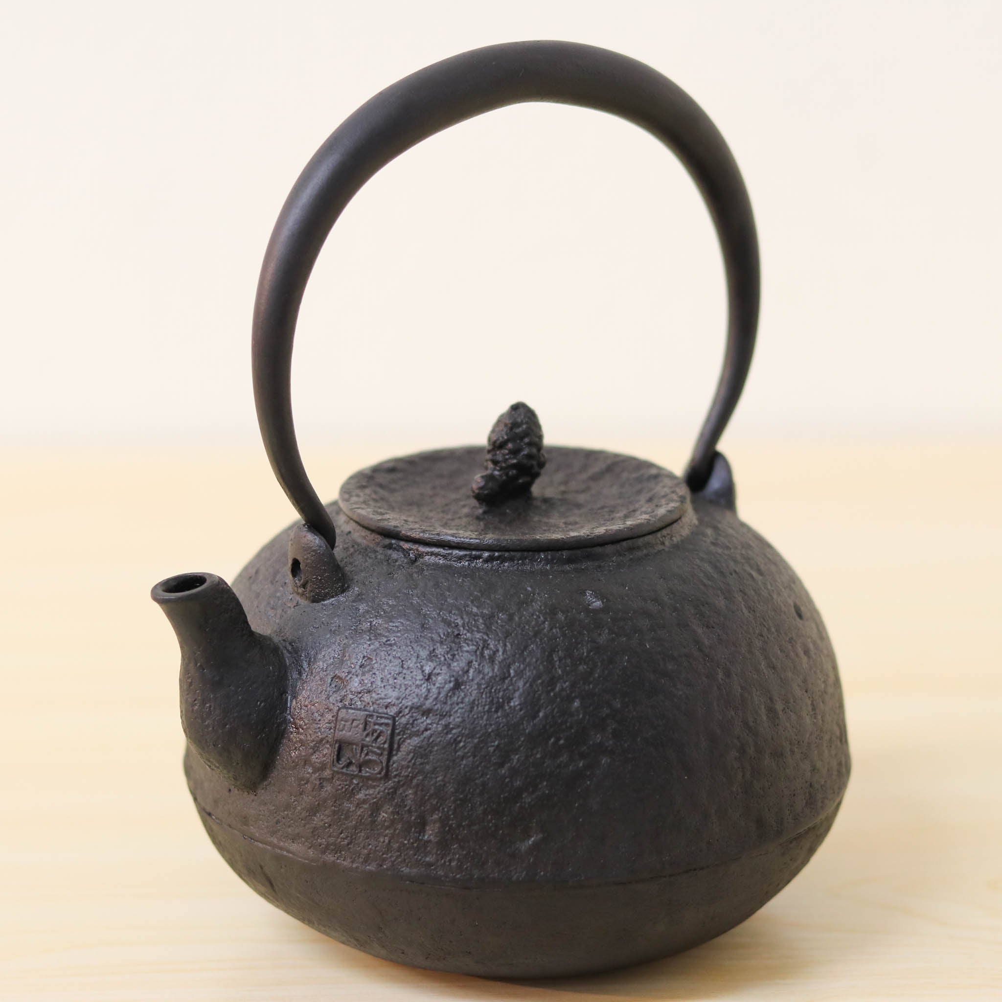 山形鋳物 鉄瓶 | 尻張 | 8号 | あらい工房