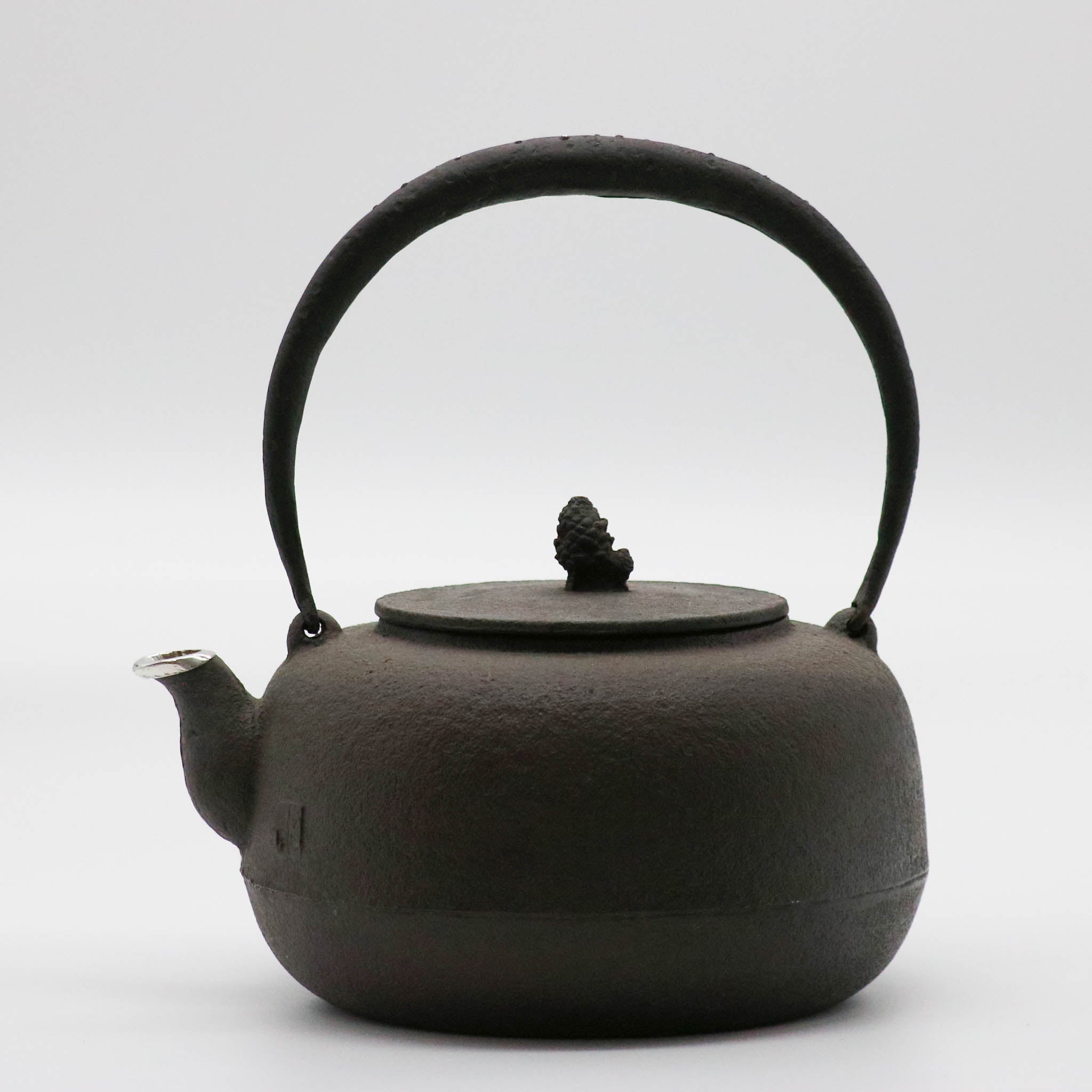 山形鋳物 鉄瓶 | 平丸 老松 金彩 | 10号 | あらい工房
